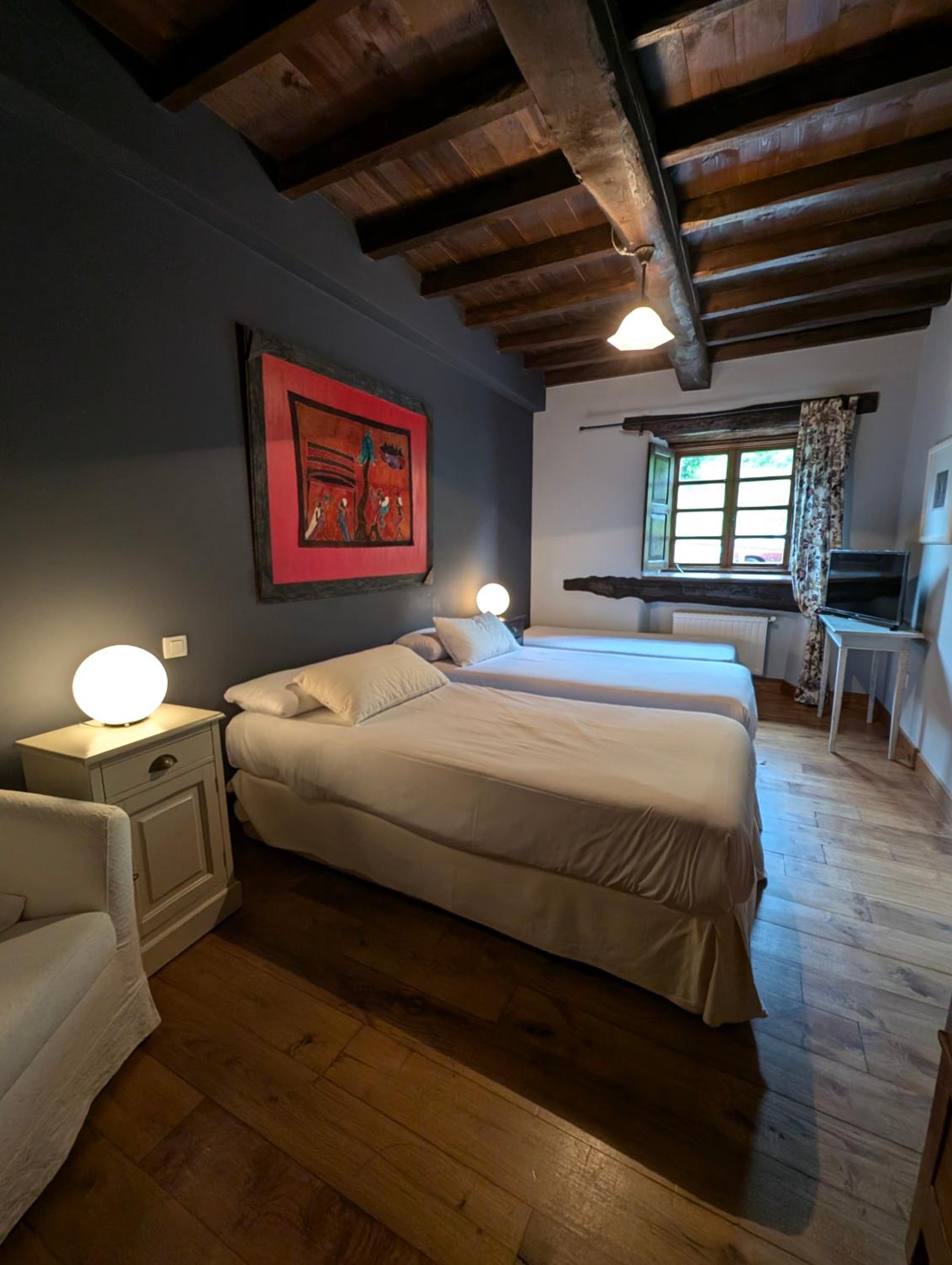 Habitación Triple con Vista a la Montaña