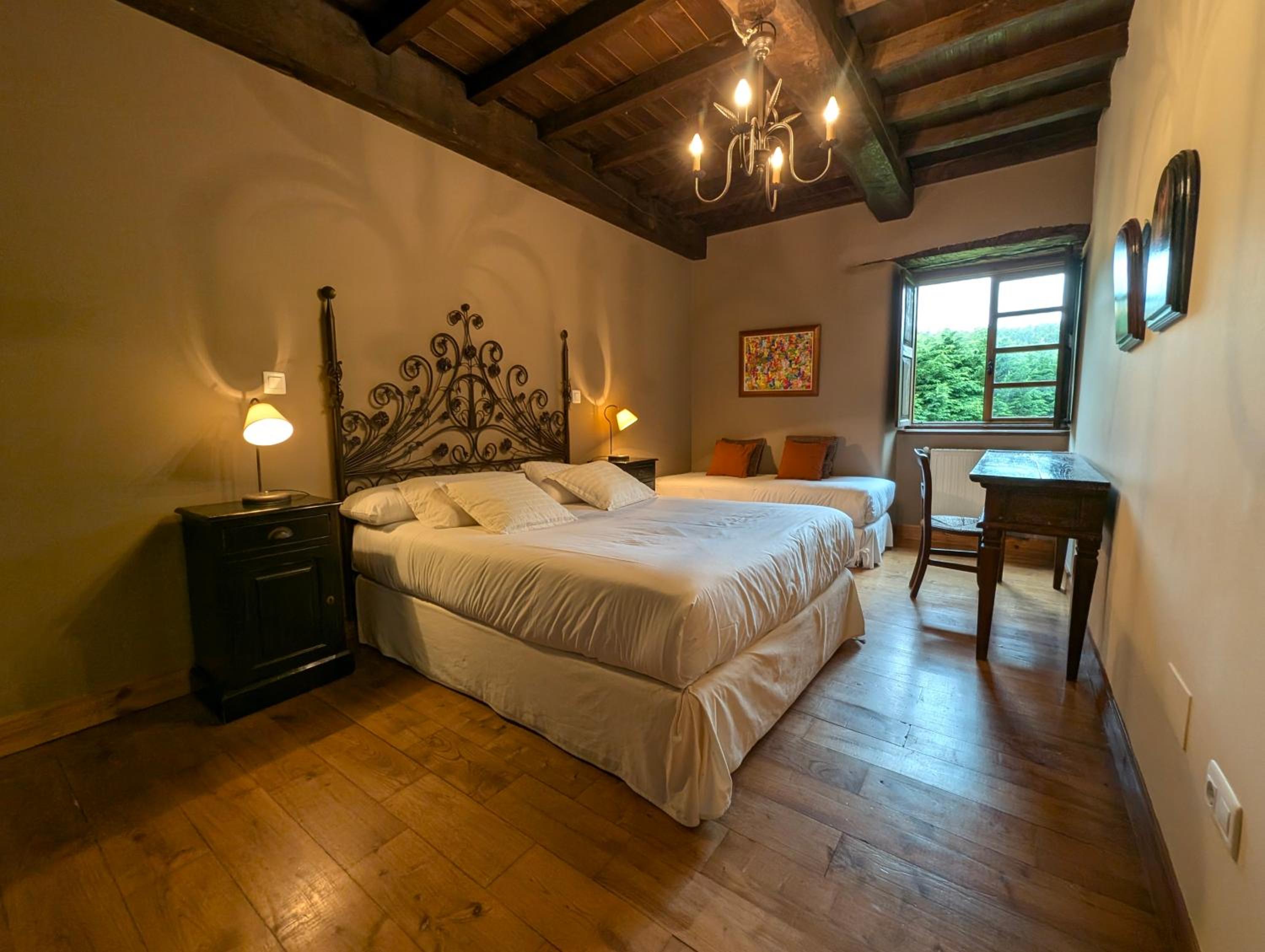 Habitación Triple con Vista a la Montaña