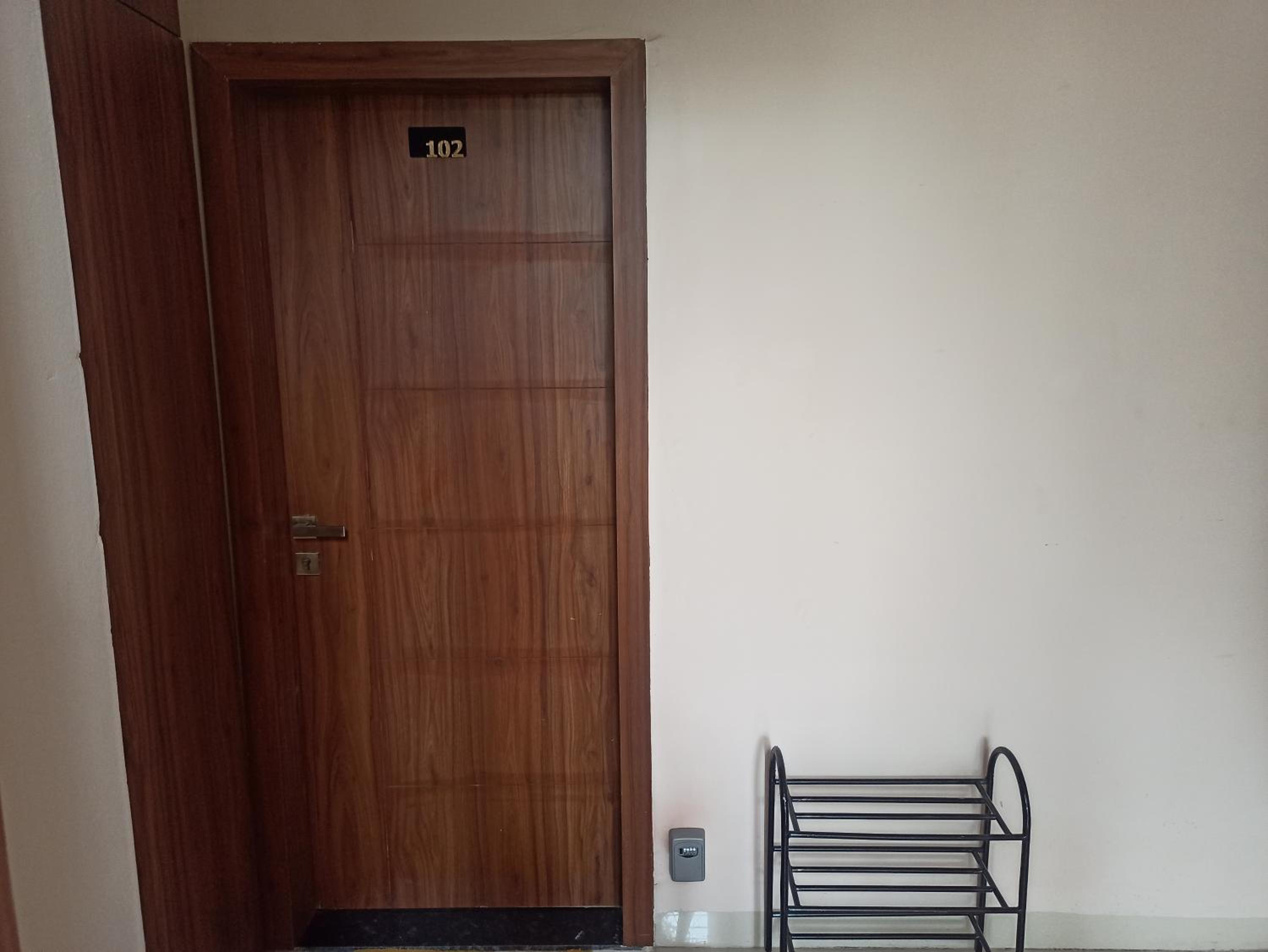 One-Bedroom Apartment photo 2