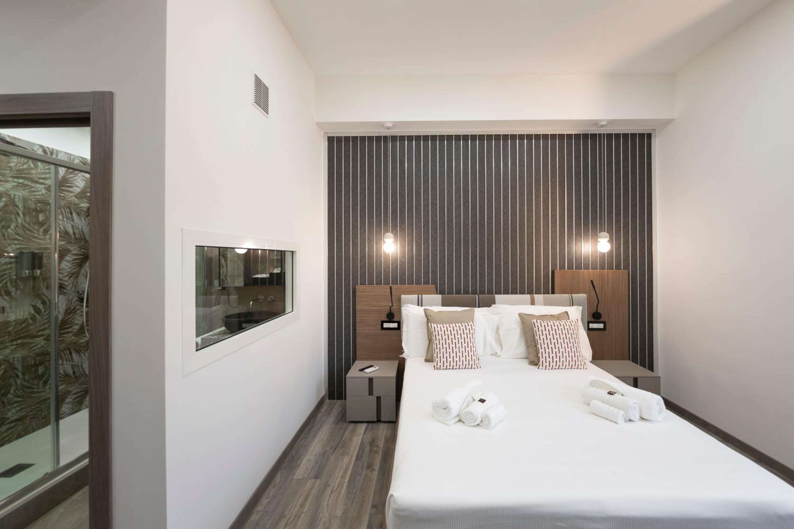 Superior King Room photo 2