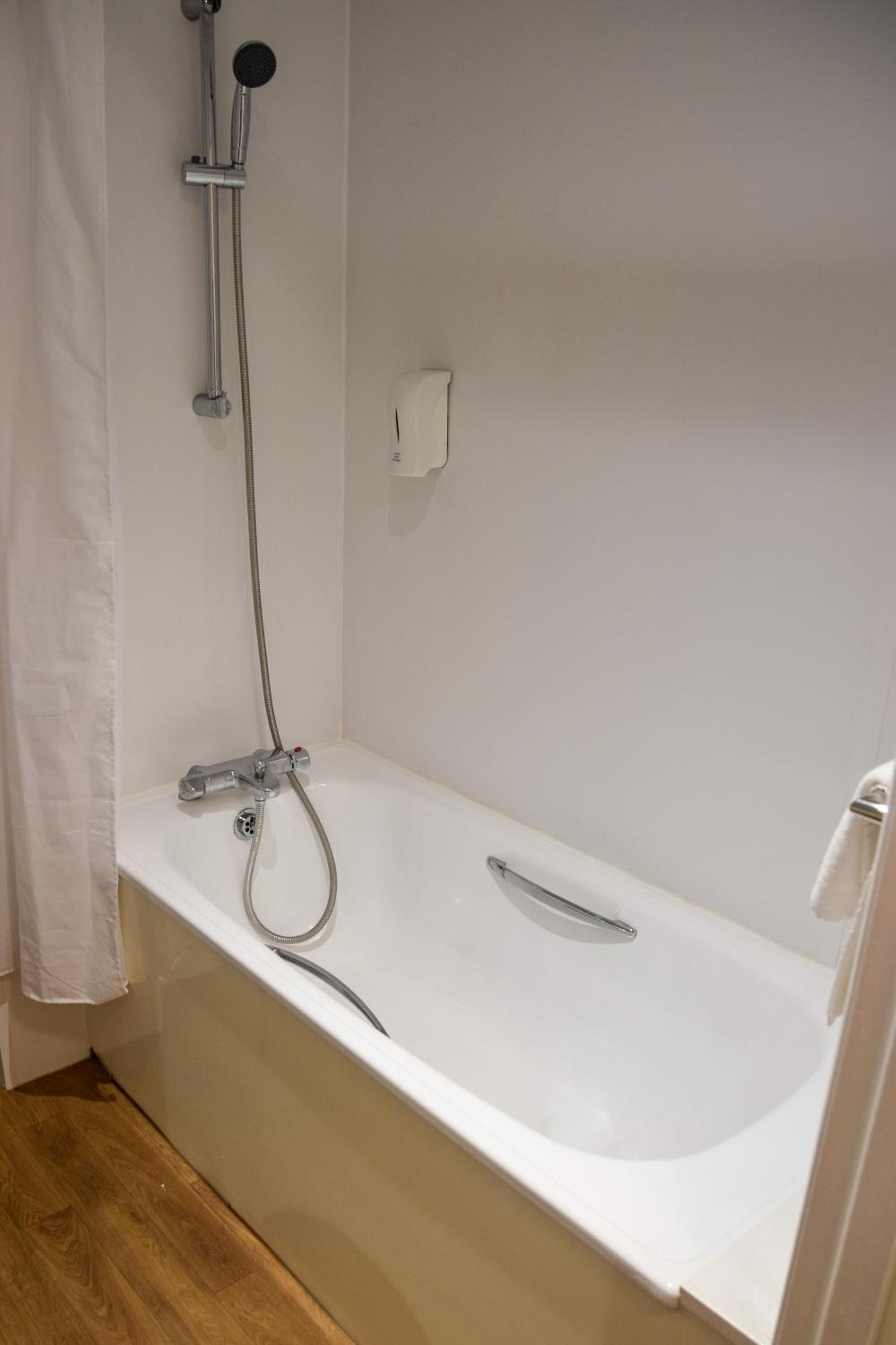 Double Room - Photo 8