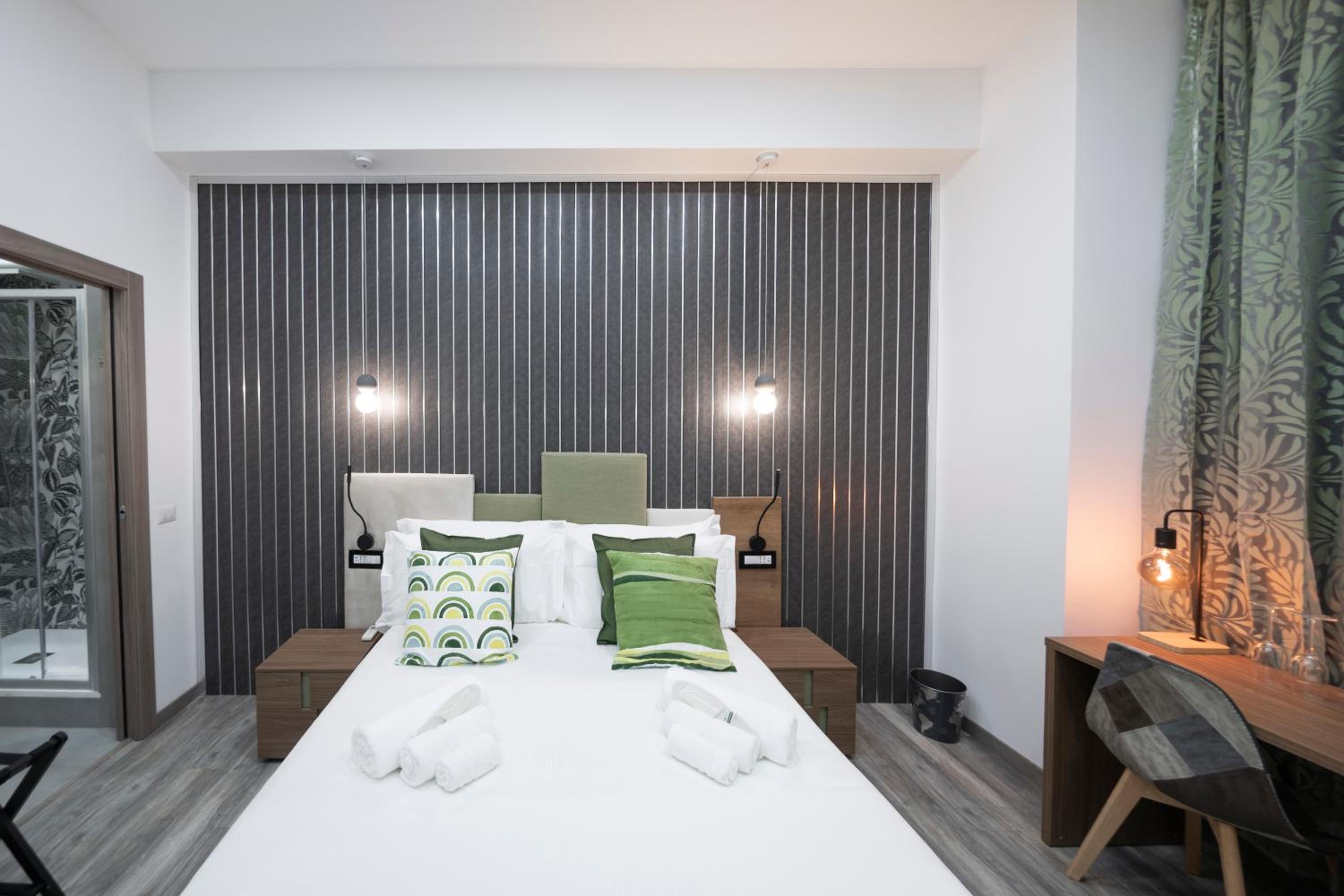 Deluxe King Room photo 3