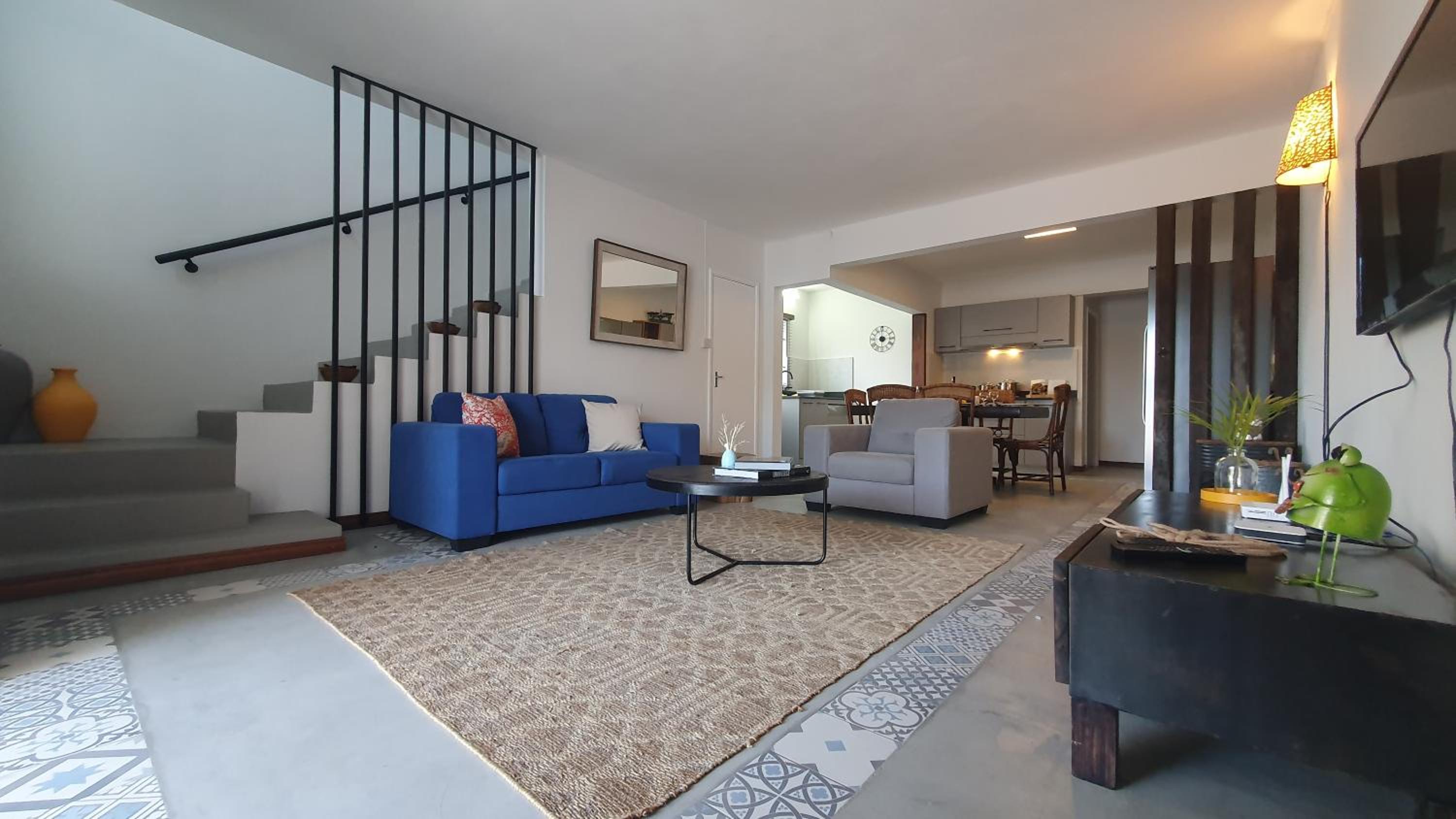 Three-Bedroom House photo 3