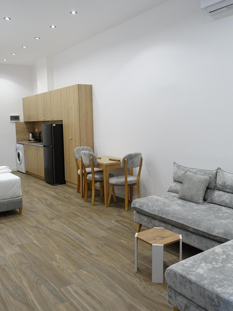 Studio Apartment with Balcony photo 1