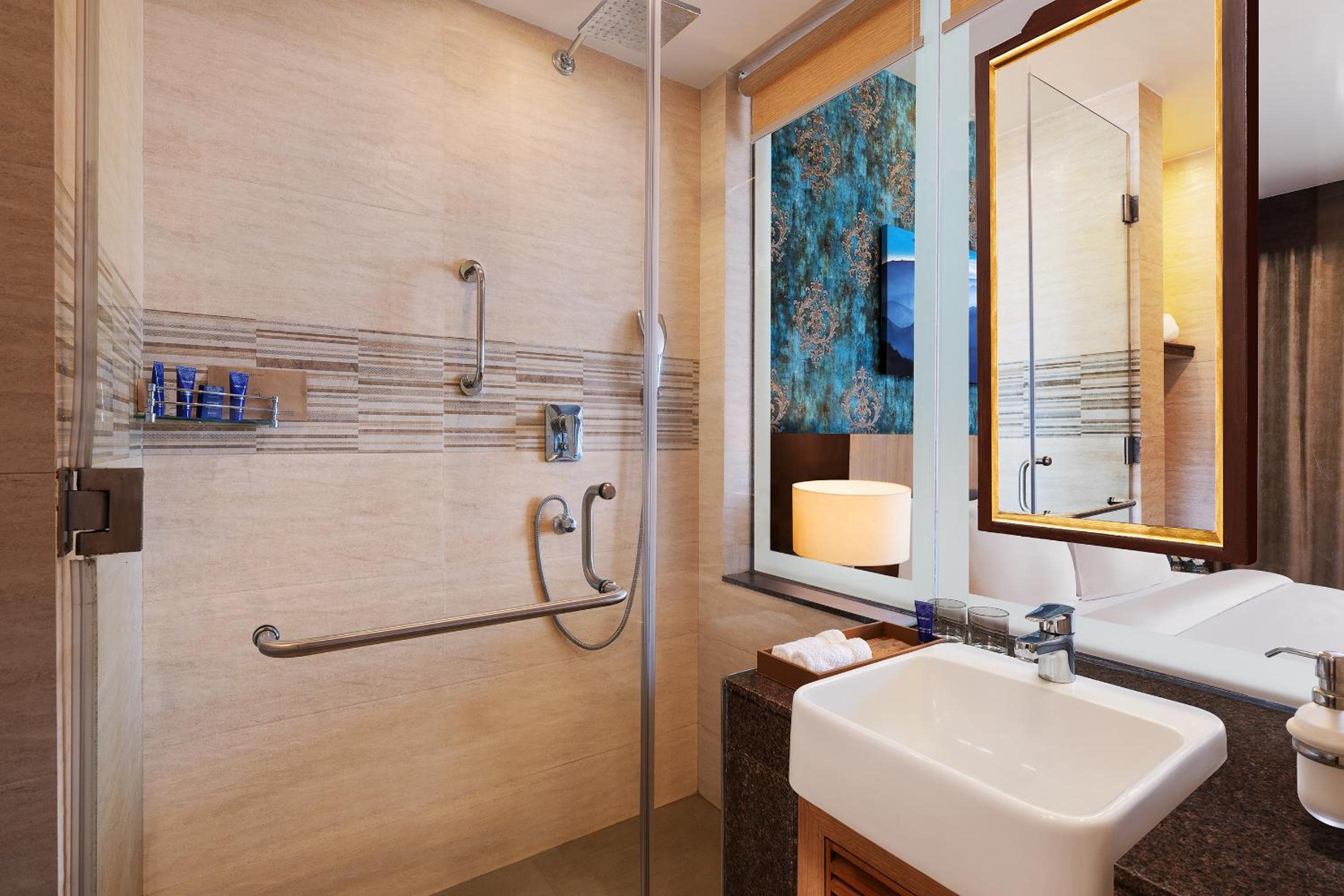 Twin Room with Pool View photo 2