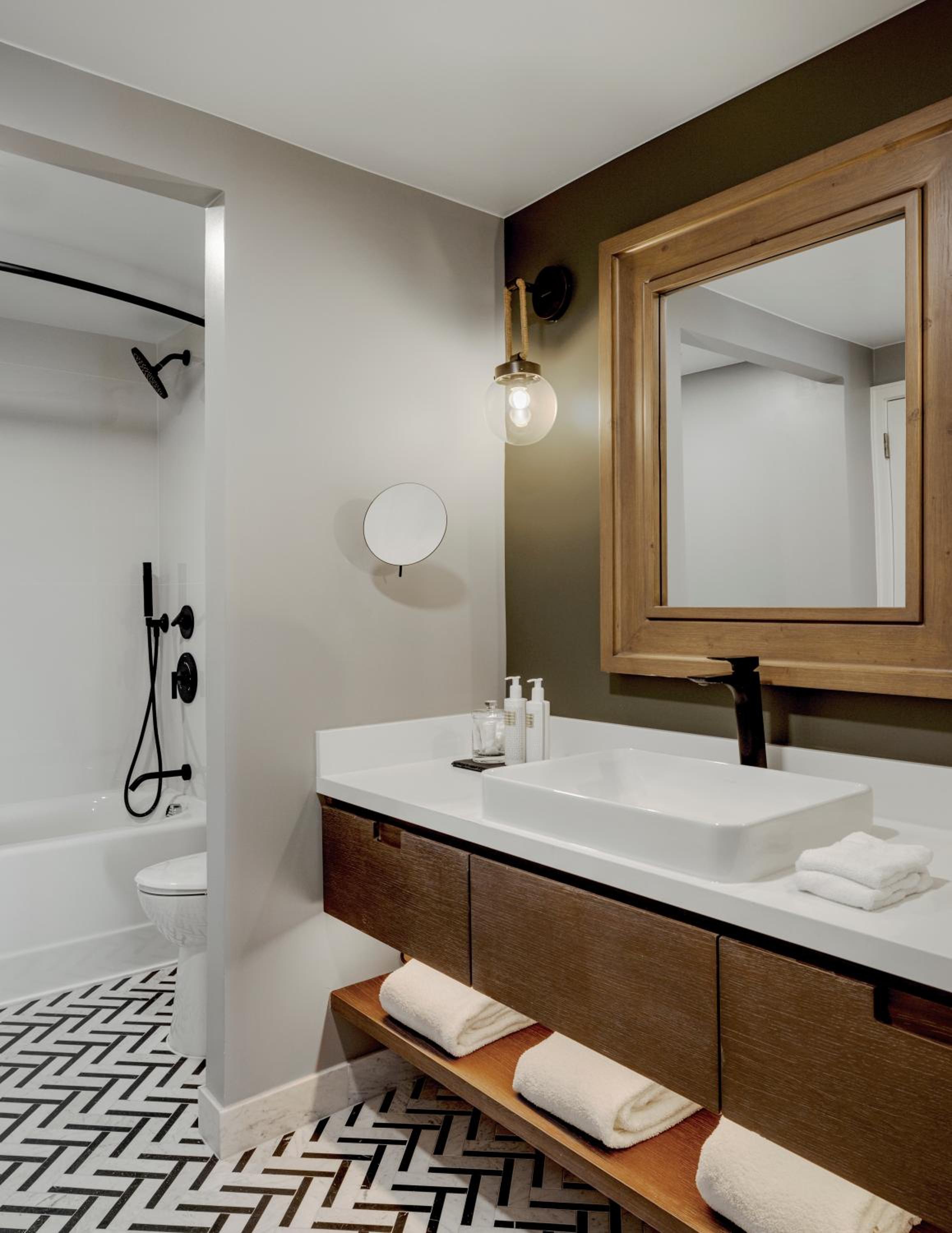 Bi-Level Suite Balcony - Photo 5