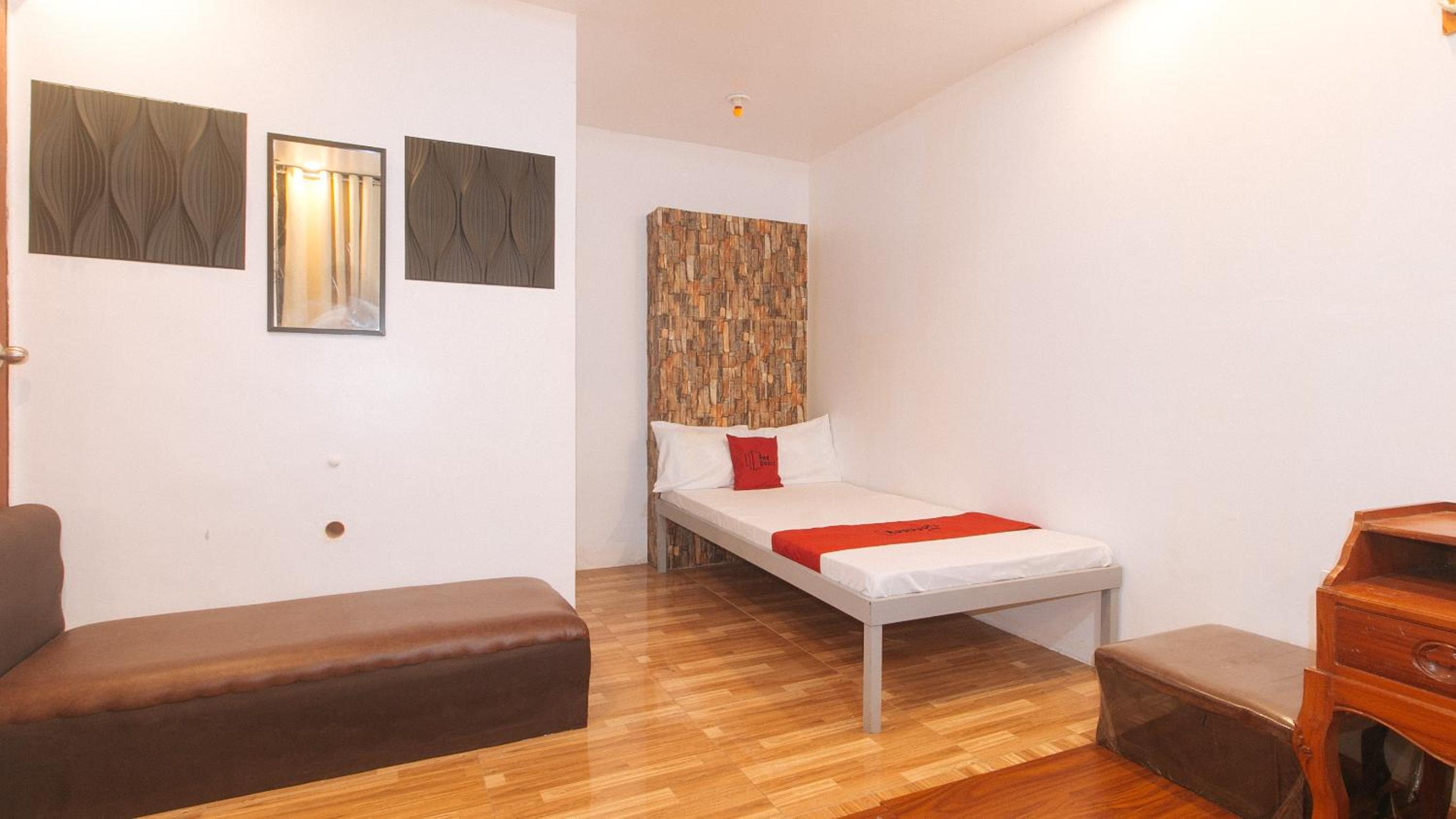 Family Room - Photo 9