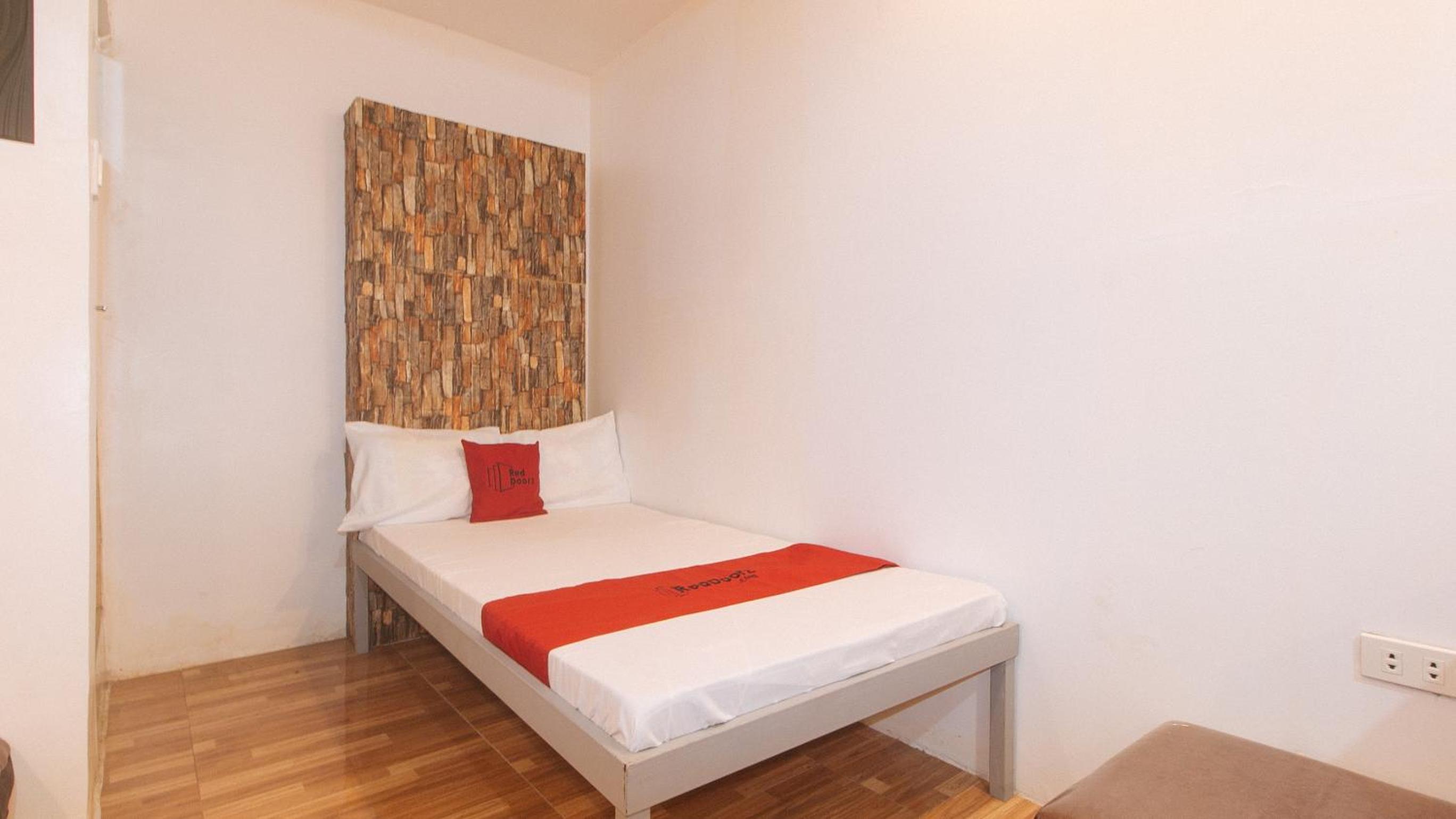 Family Room - Photo 14