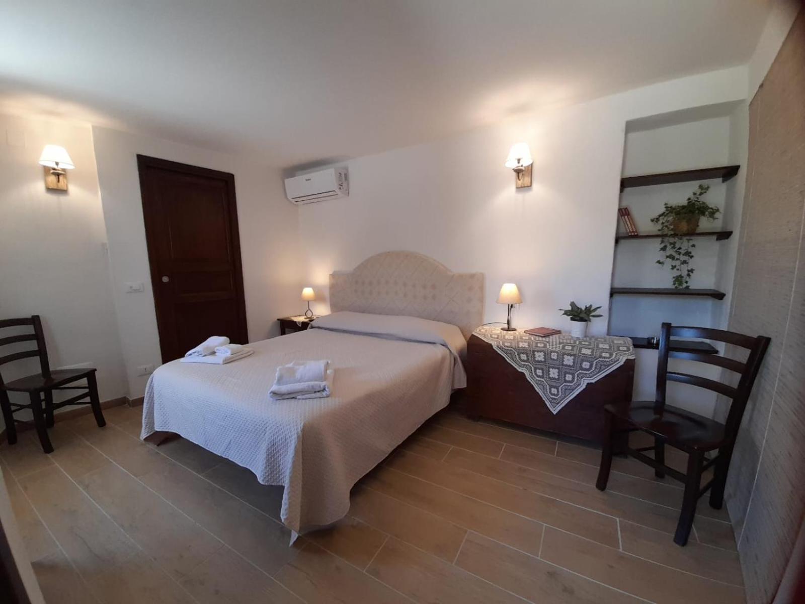 Deluxe Room (2 Adults + 1 Child)