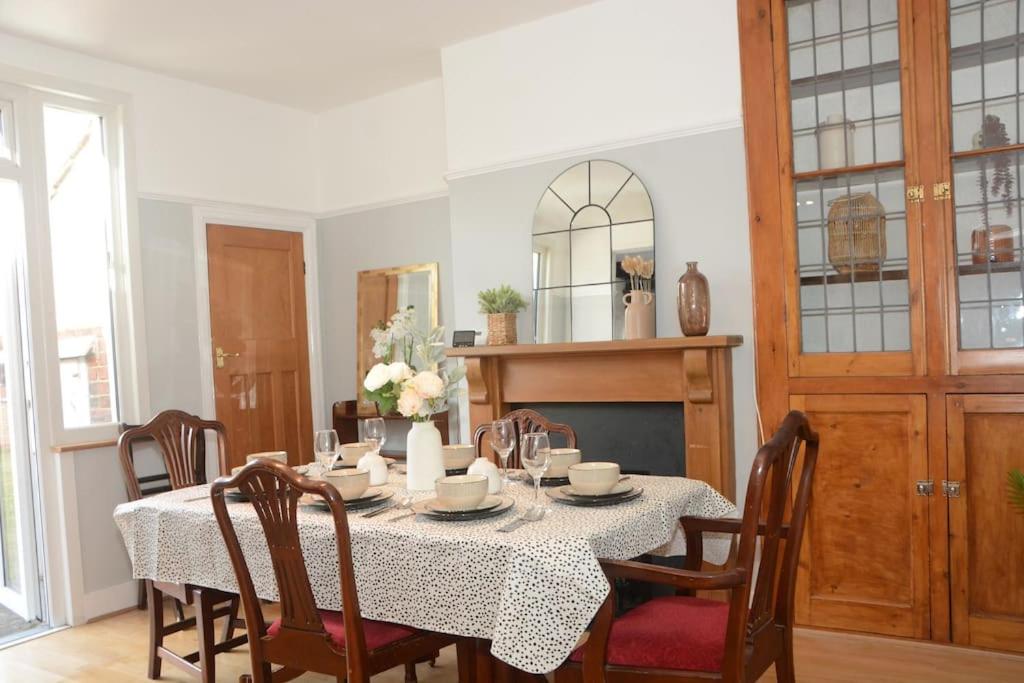 Four-Bedroom House photo 2