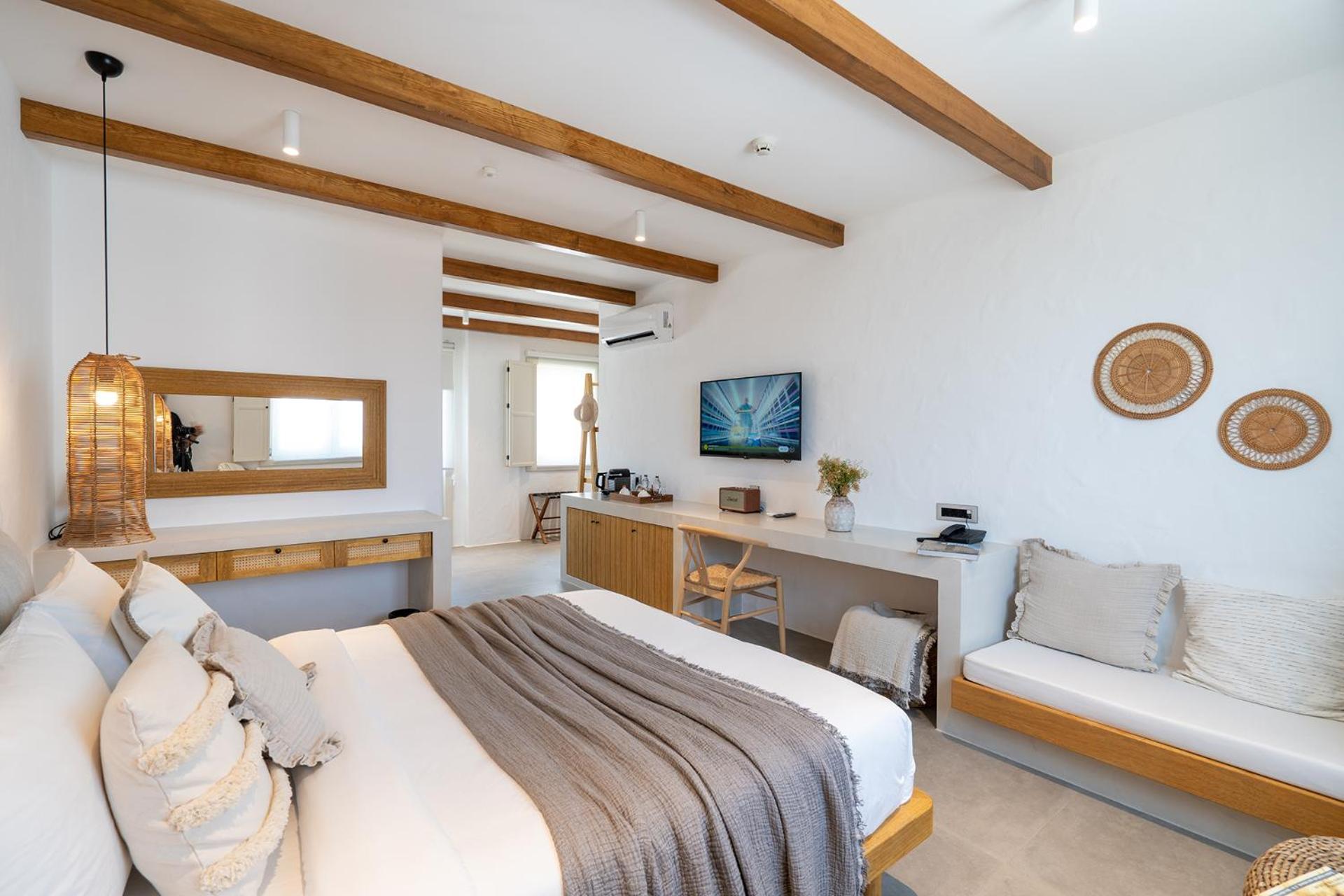 Deluxe Double Room with Side Sea View photo 3