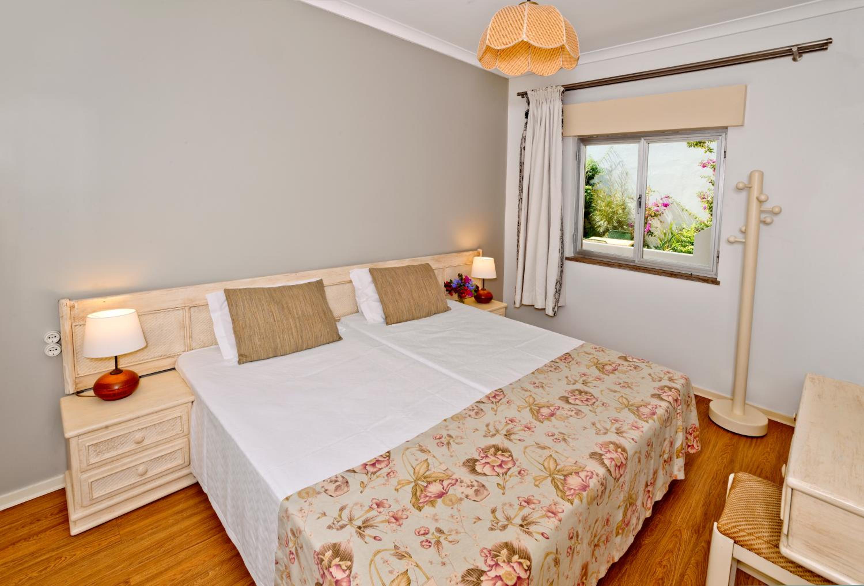 One-Bedroom Apartment with Sea View - Photo 2