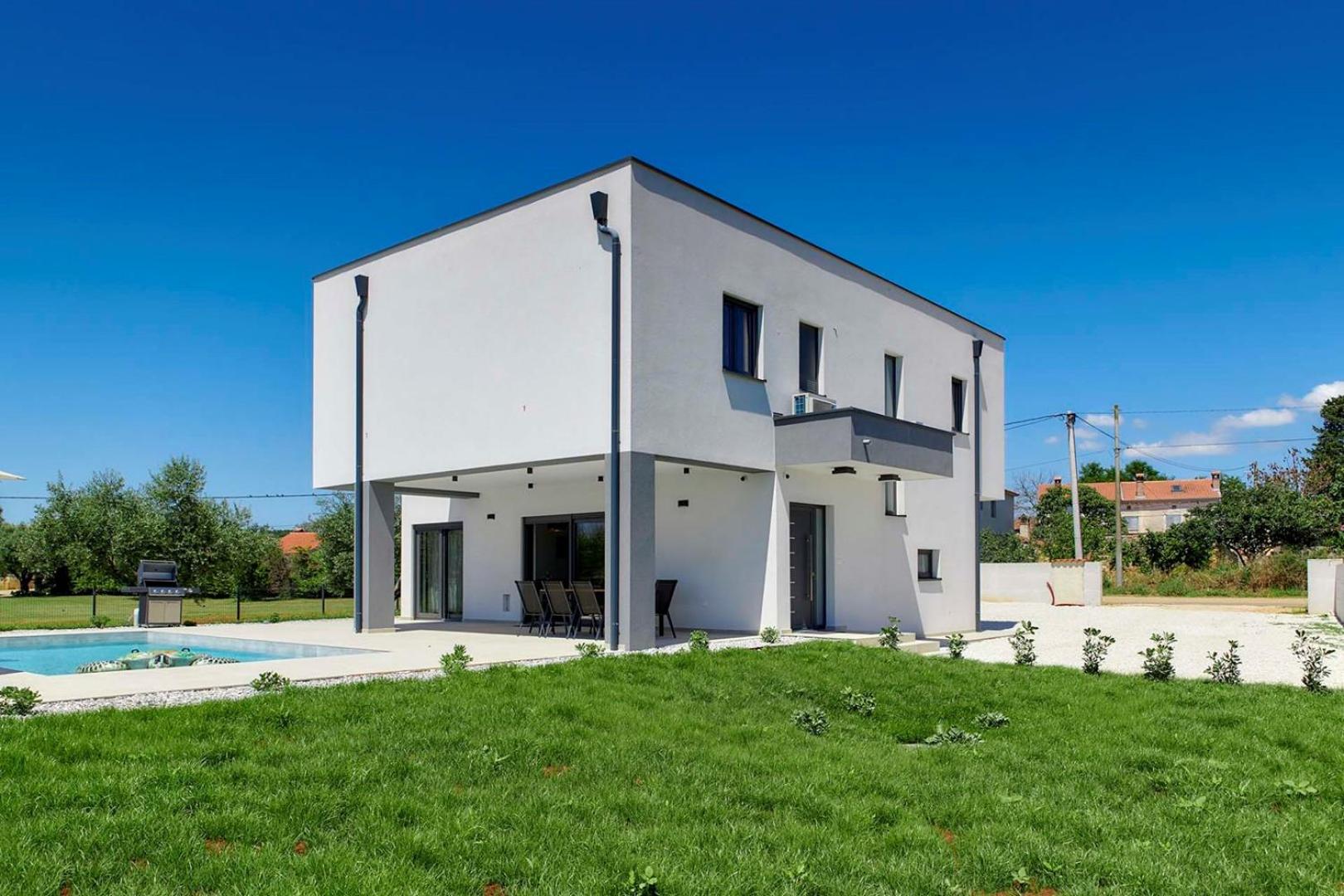Villa photo 2