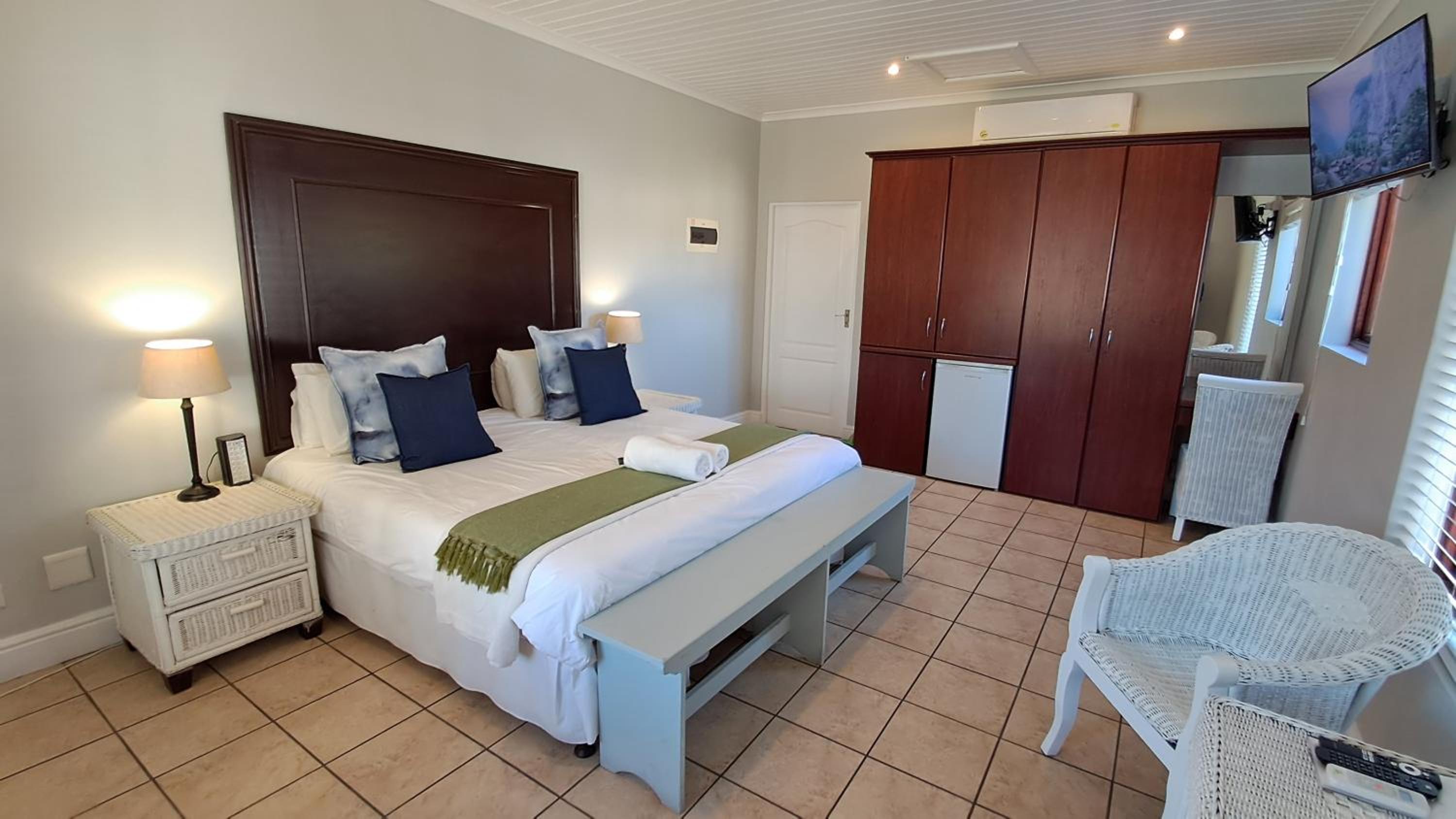 One-Bedroom Apartment - Photo 9