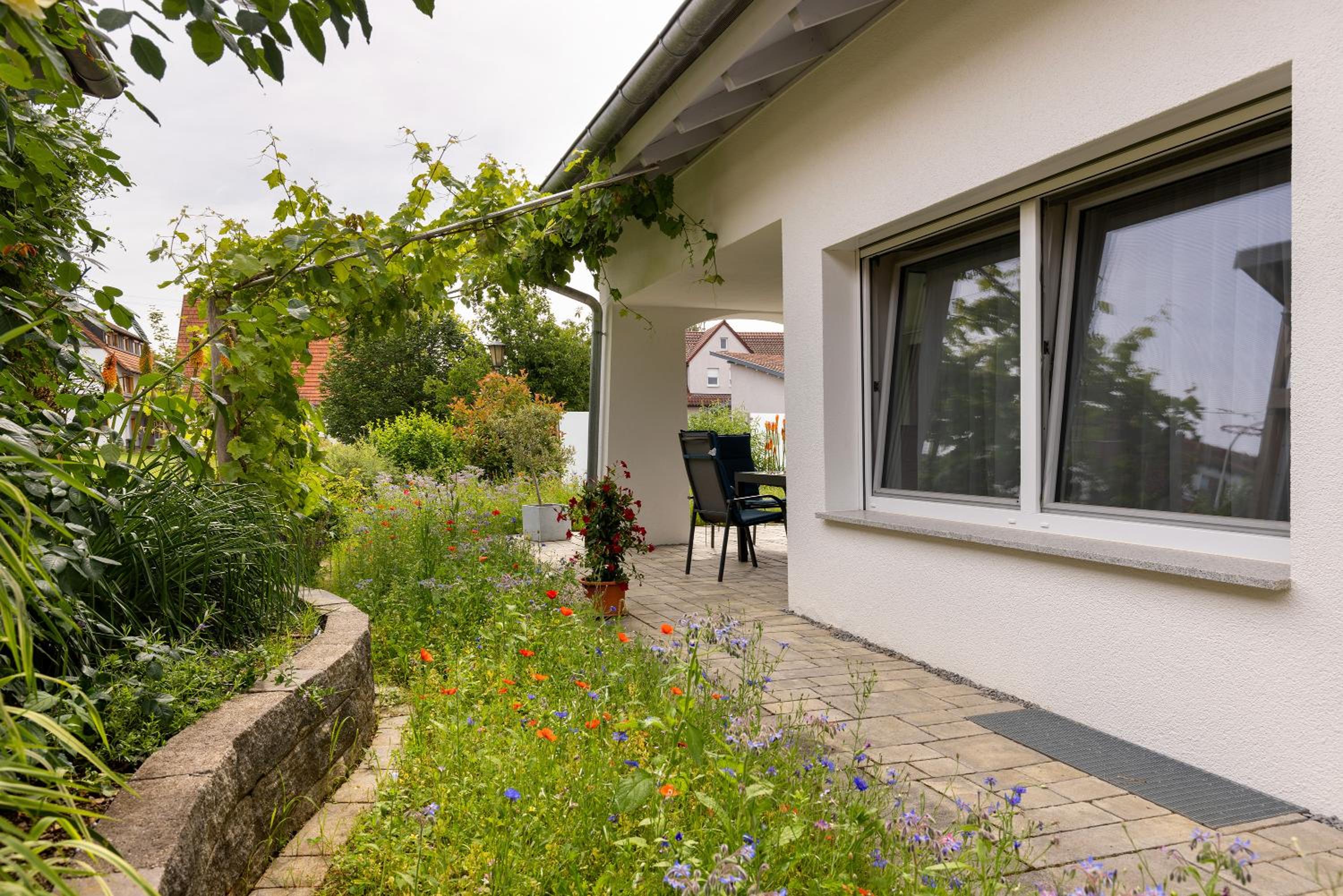 Two-Bedroom Deluxe Apartment with Garden View photo 2