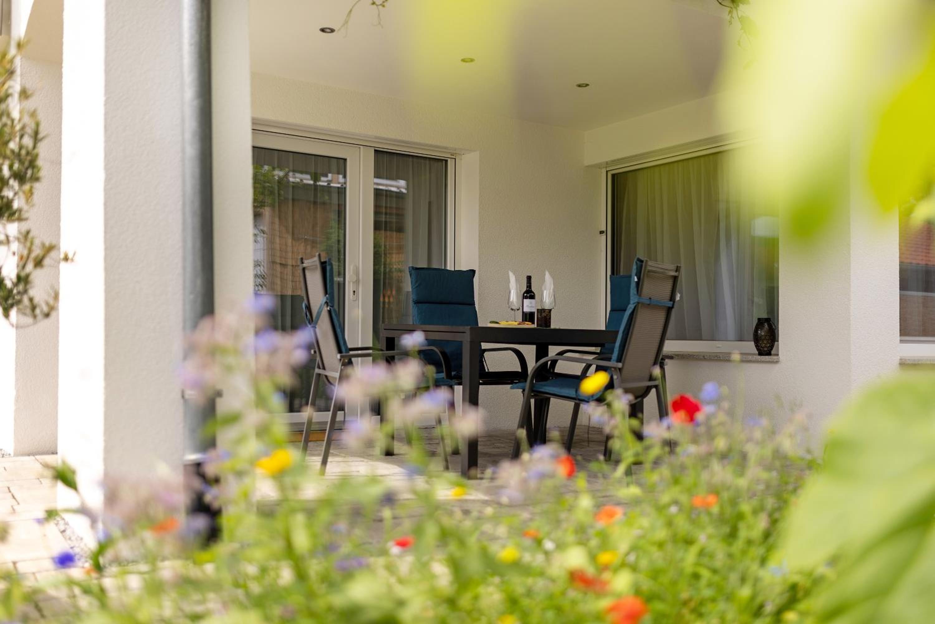 Two-Bedroom Deluxe Apartment with Garden View photo 3
