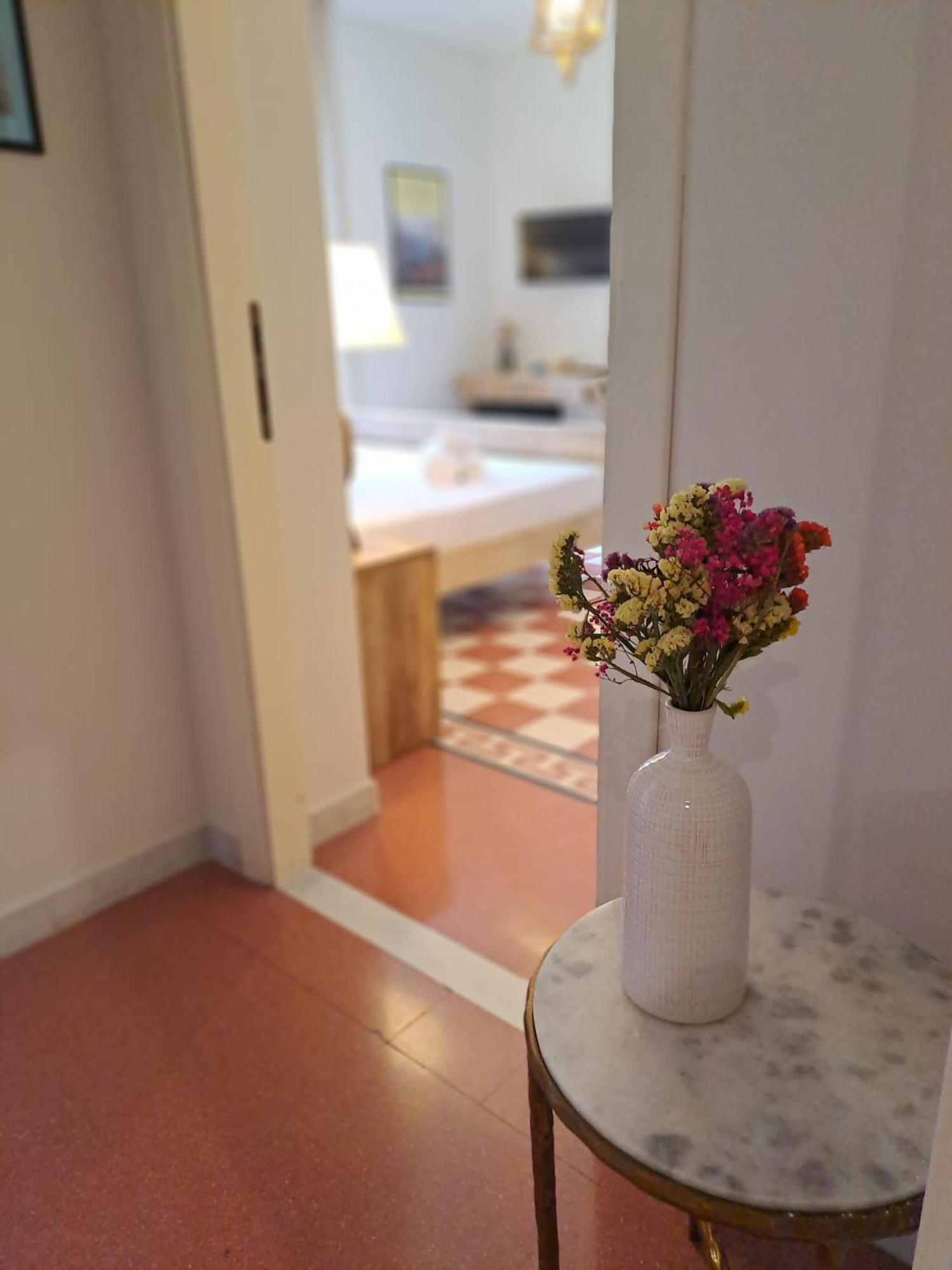 Deluxe Double or Twin Room with Pool View photo 3