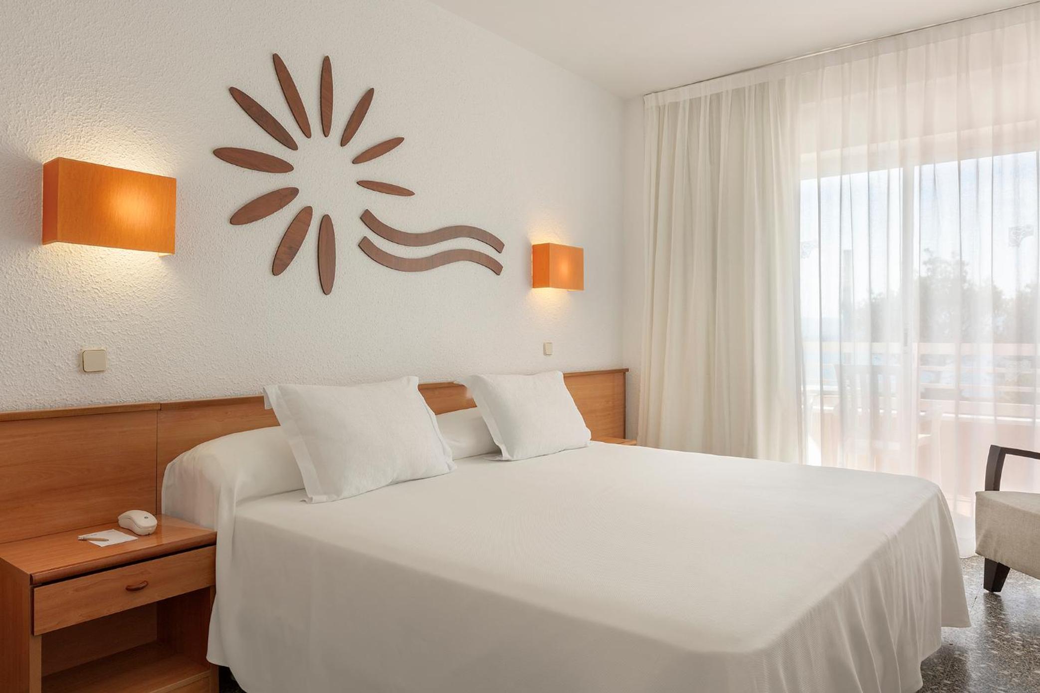 Classic Triple Room ( 2 adults + 1 child)