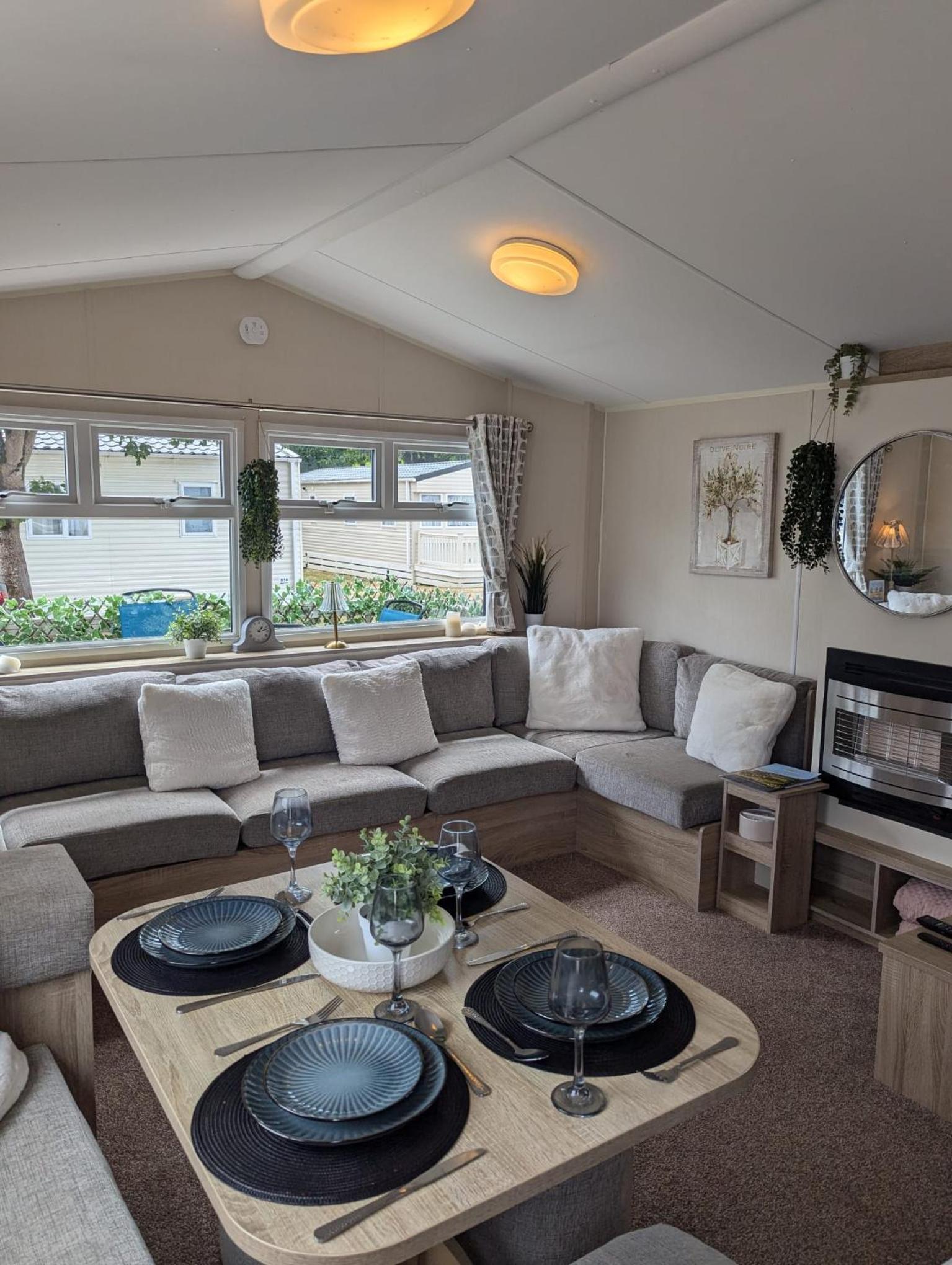 Mobile Home photo 2