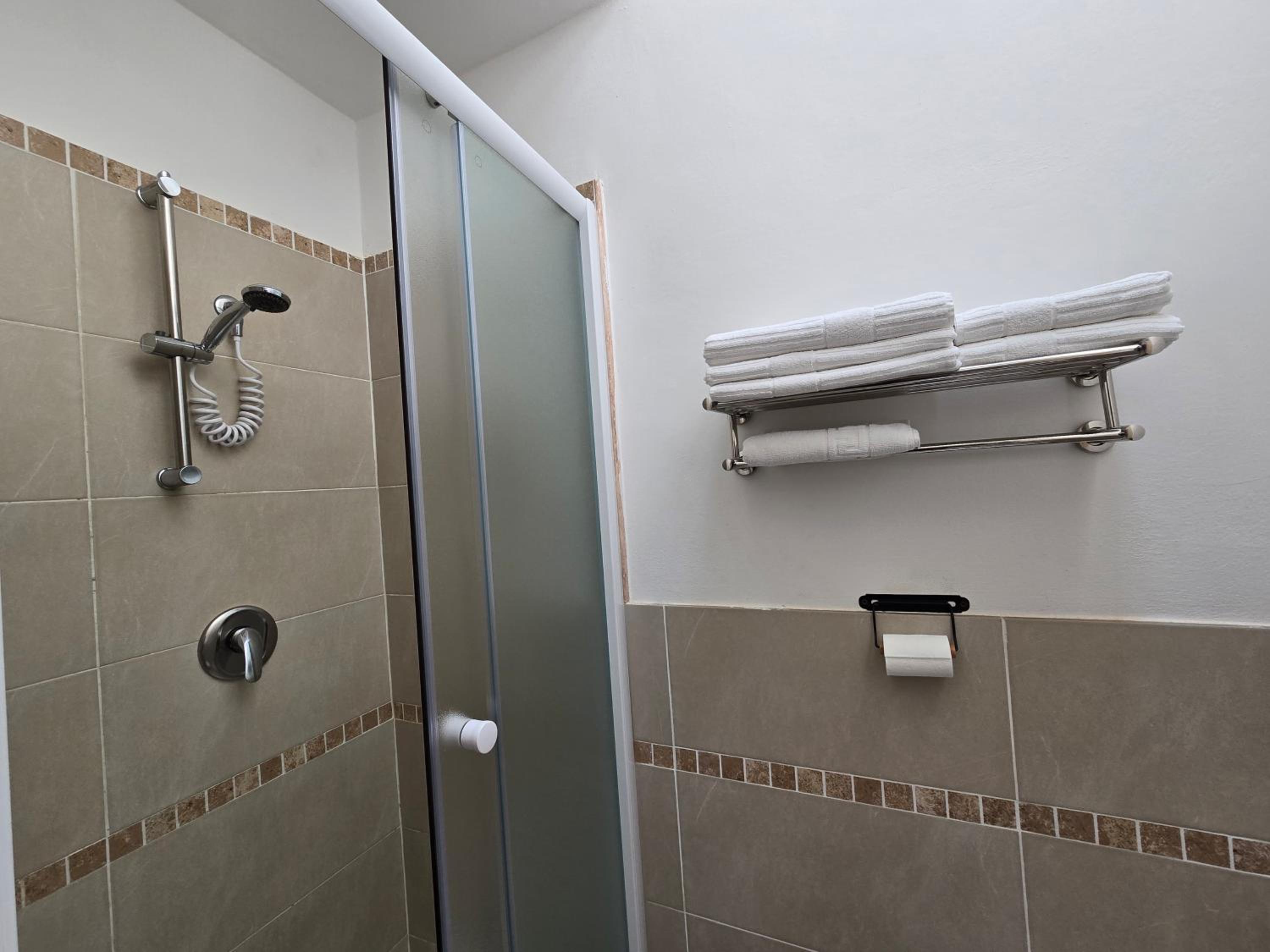 One-Bedroom Apartment - Photo 3