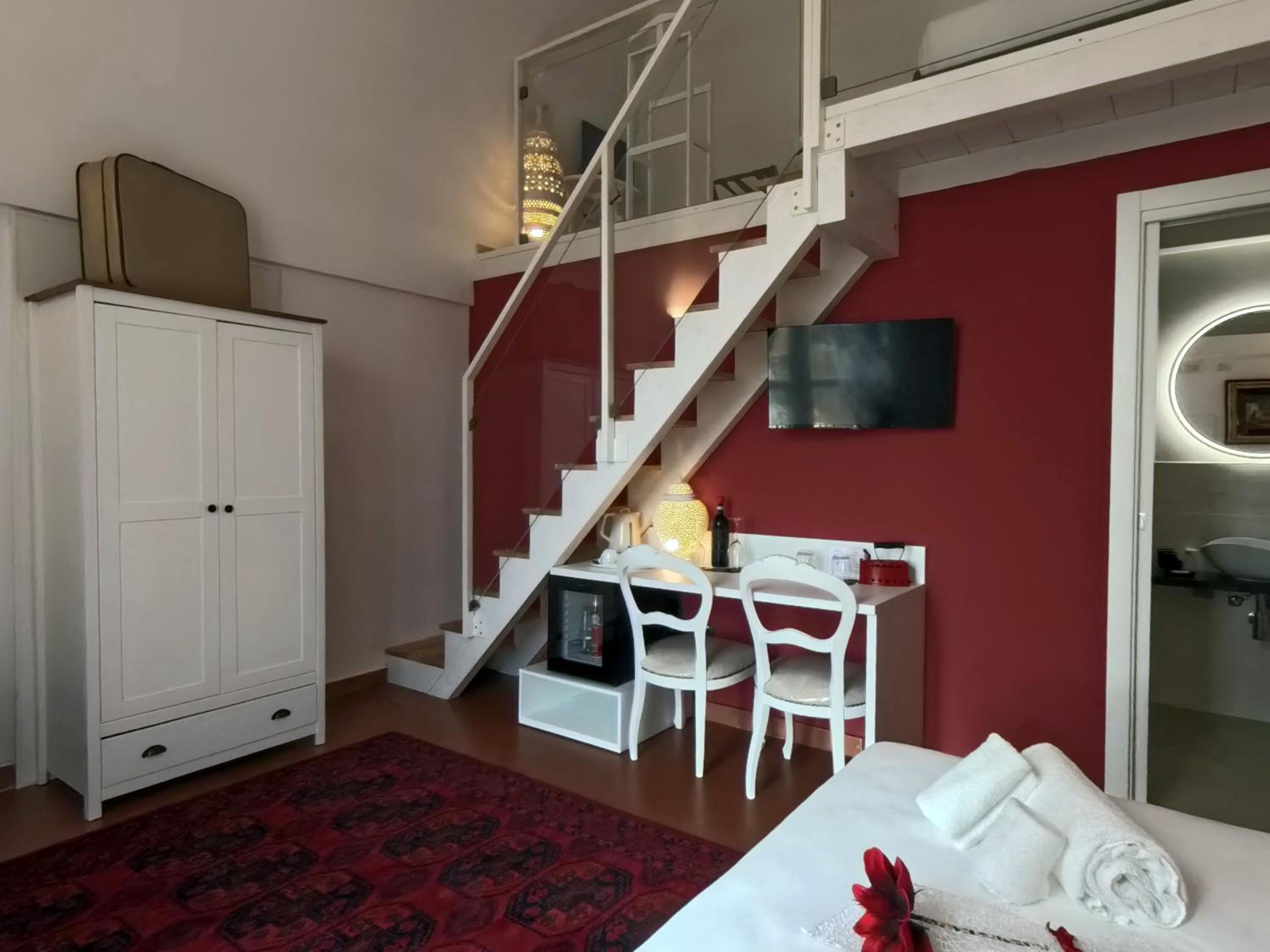 Suite - Photo 10