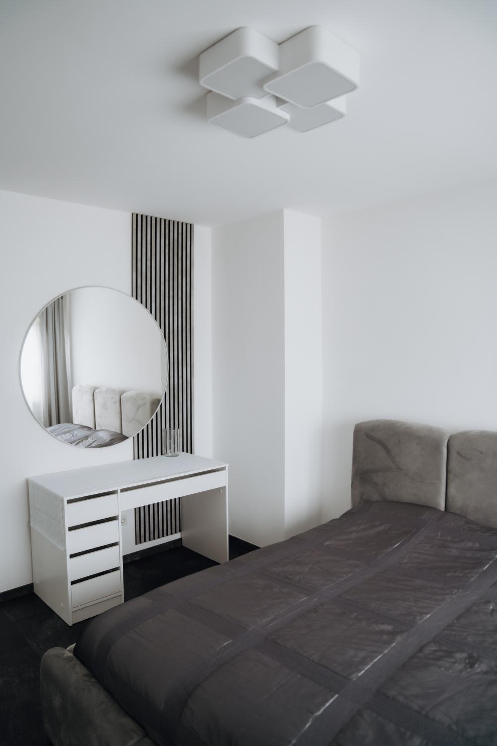 One-Bedroom Apartment photo 3