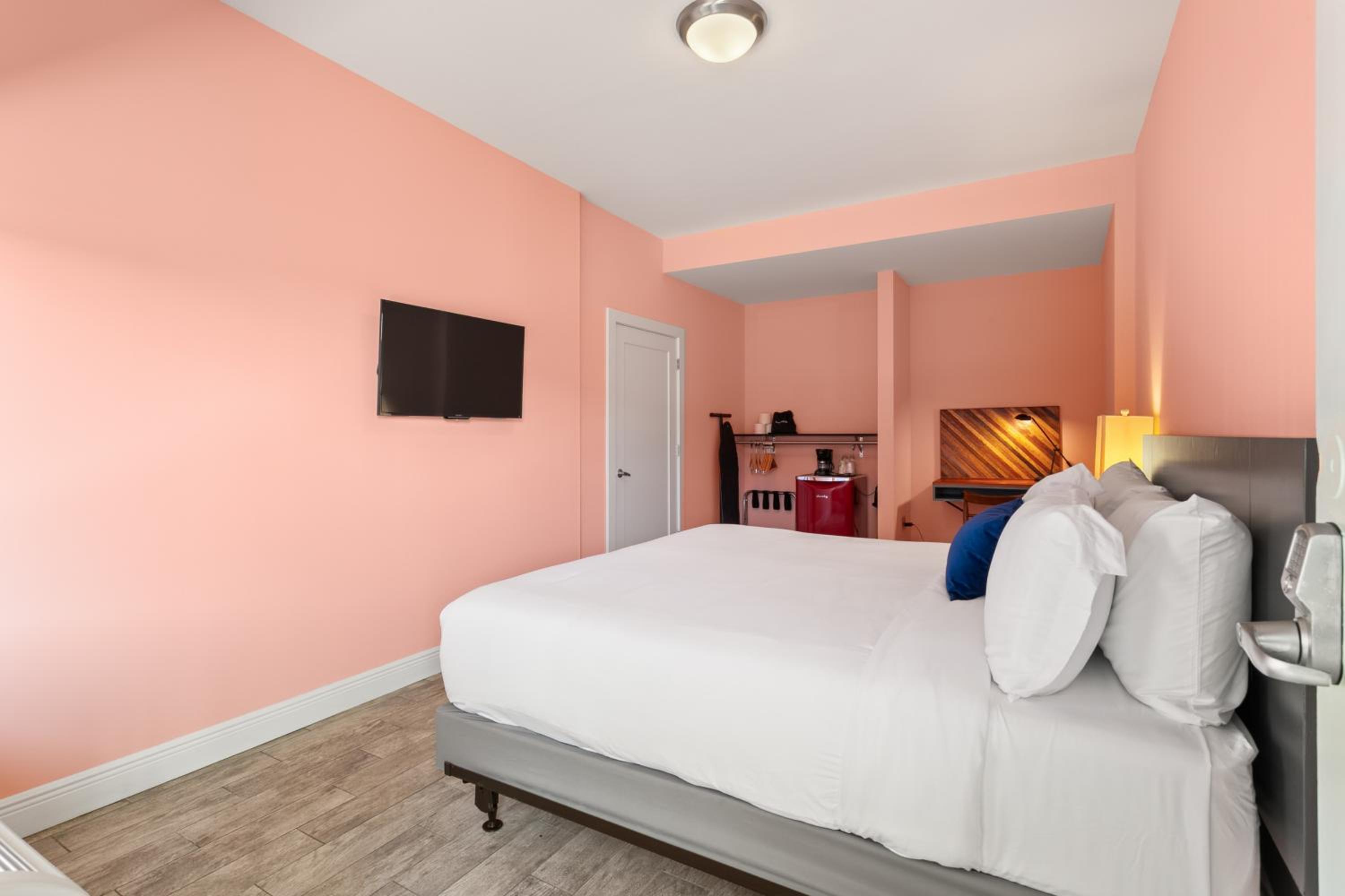 The Iris Motel, Billede 6