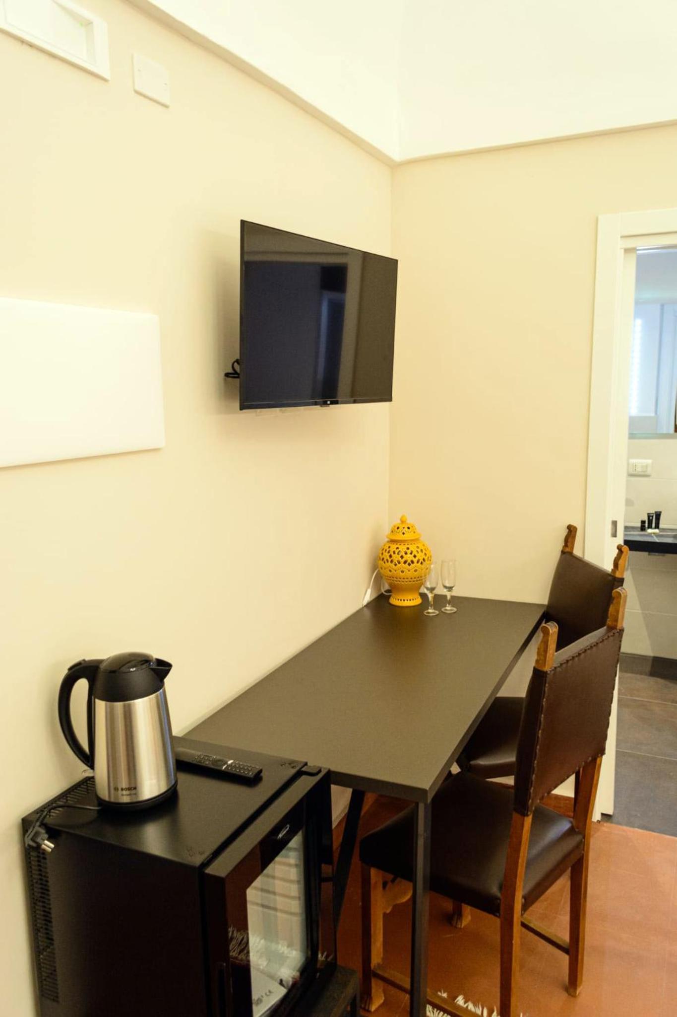 Suite - Photo 9