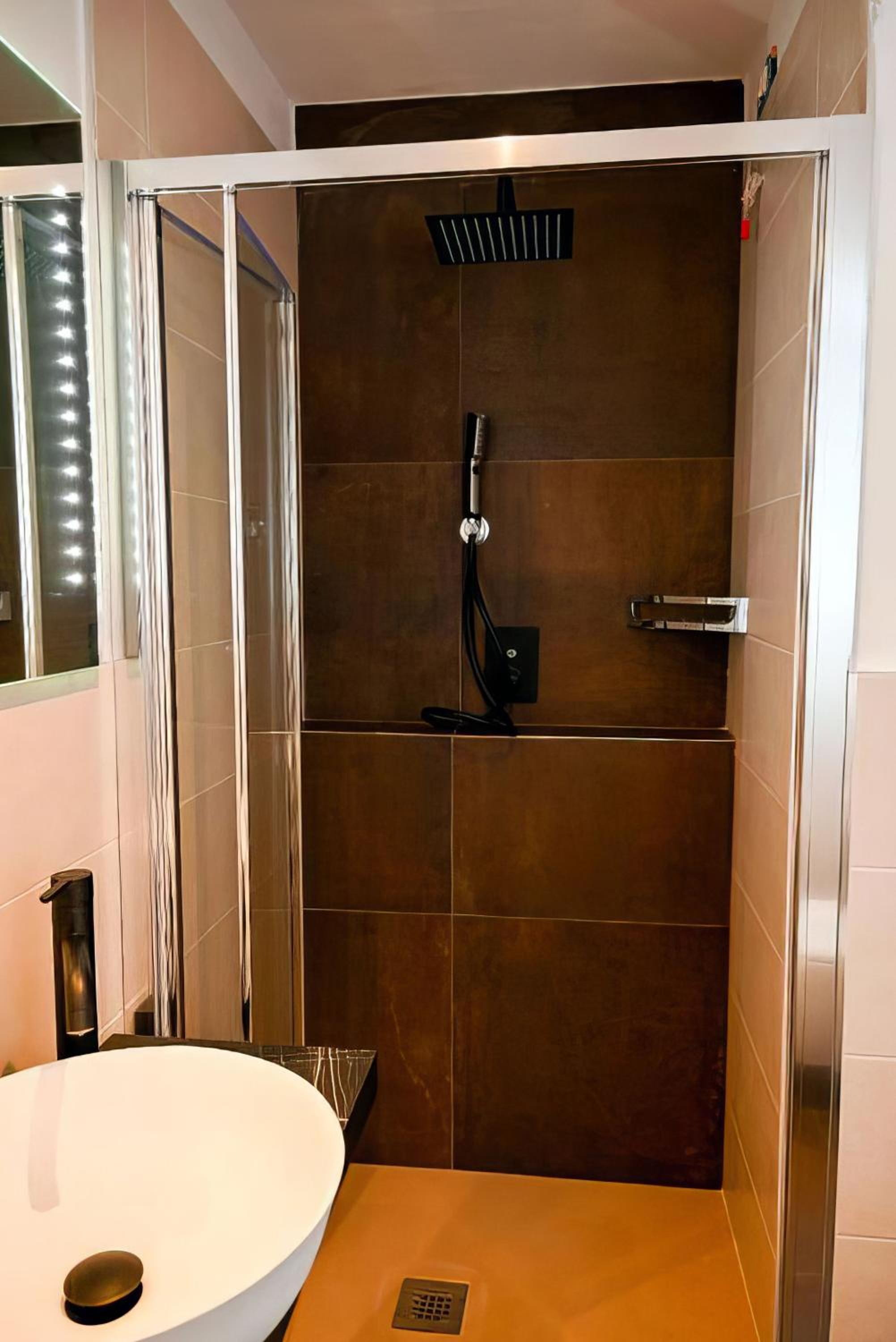Suite - Photo 5