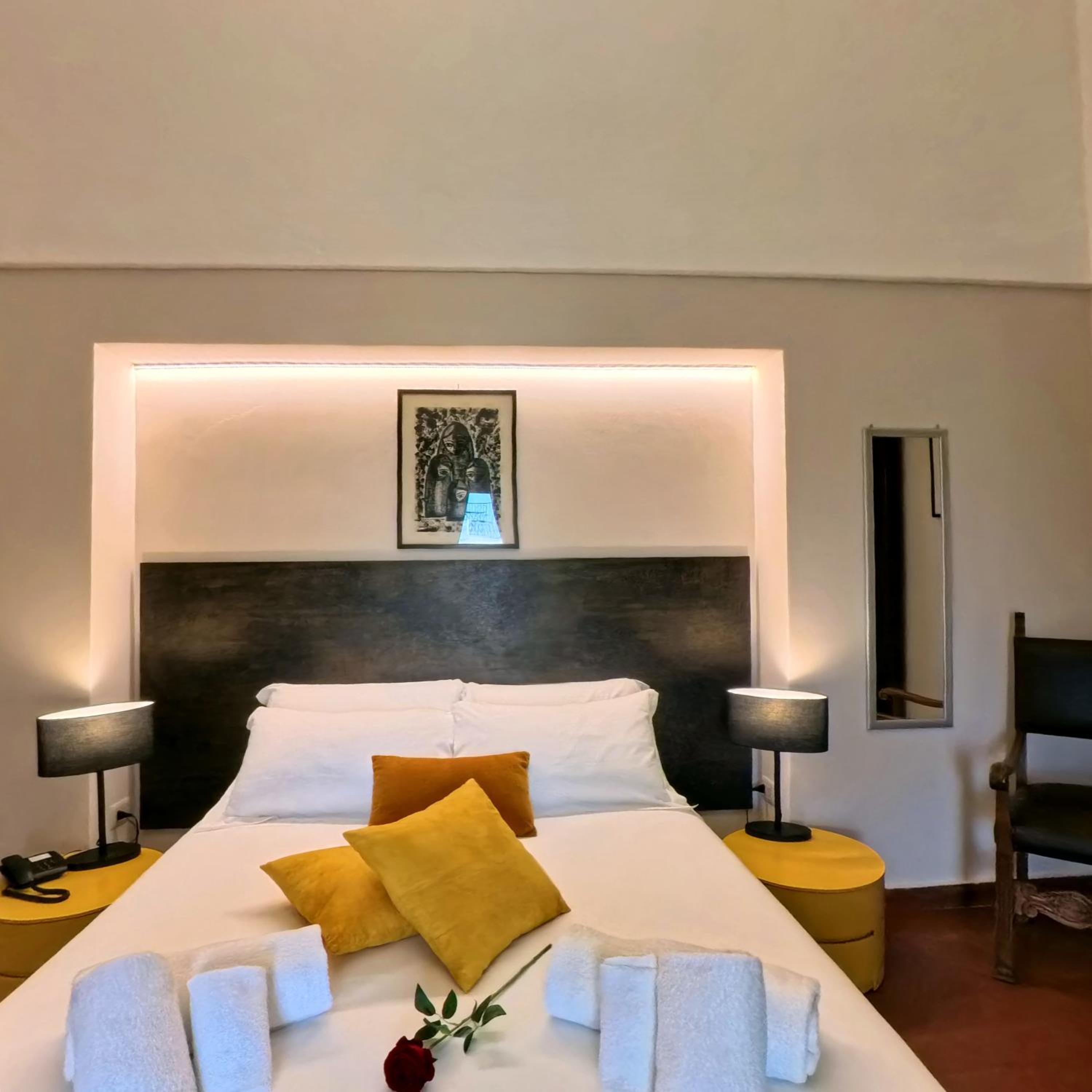 Suite - Photo 1