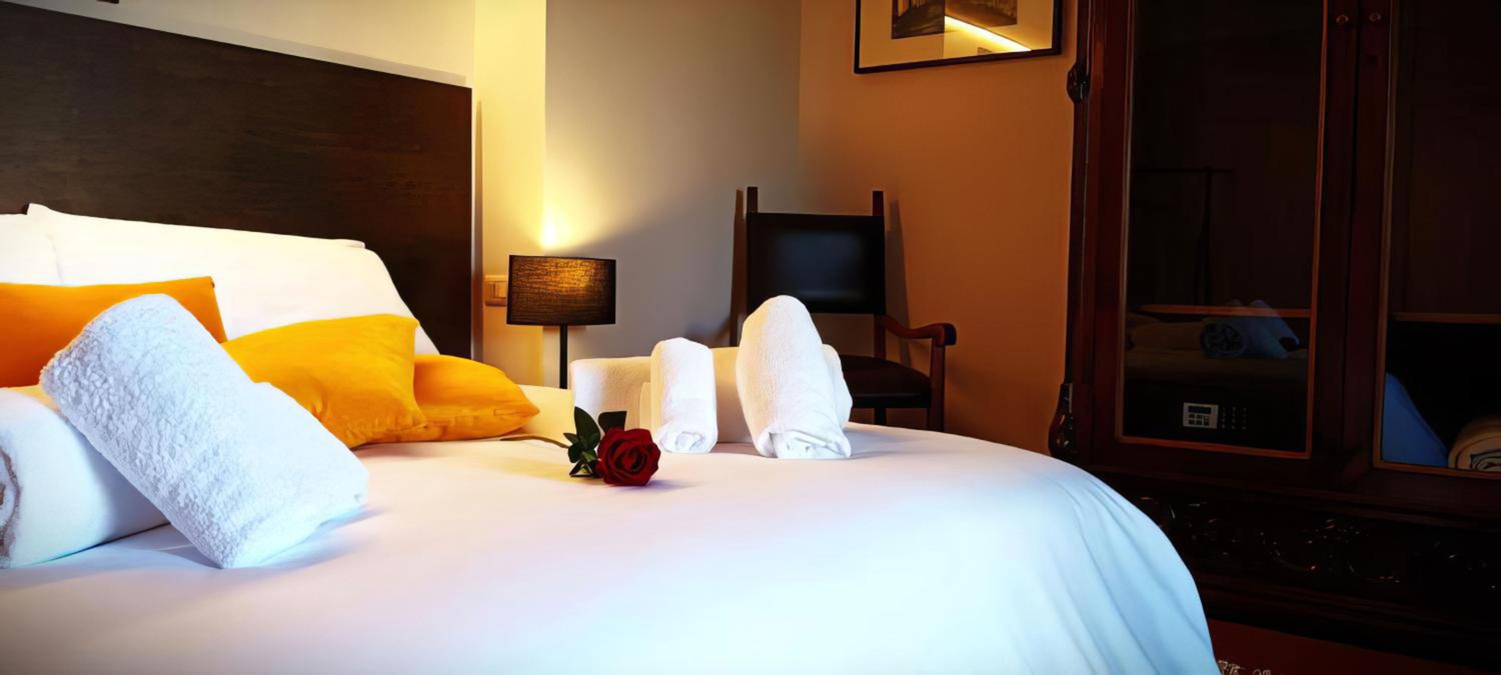 Suite - Photo 11