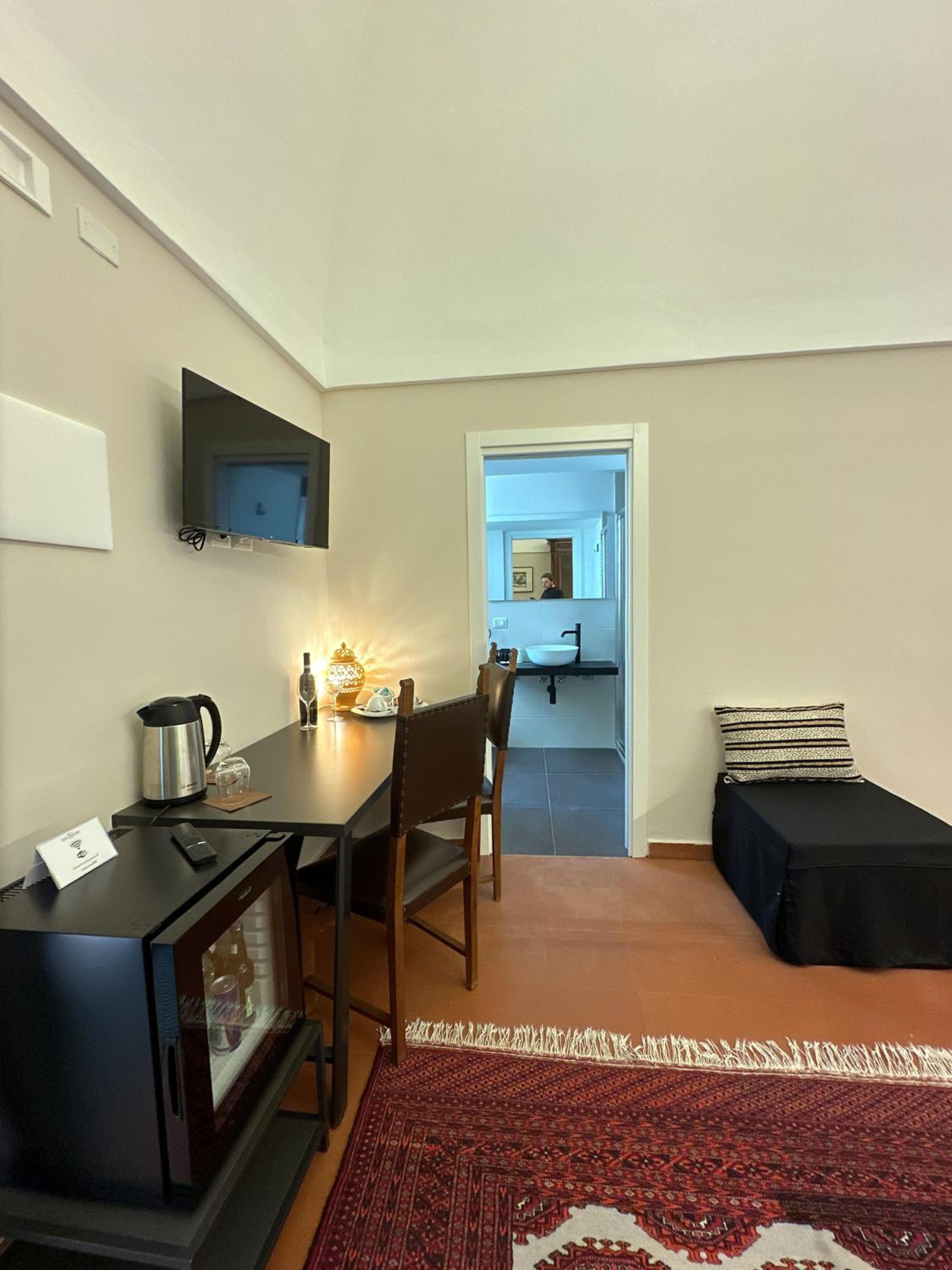 Suite - Photo 7