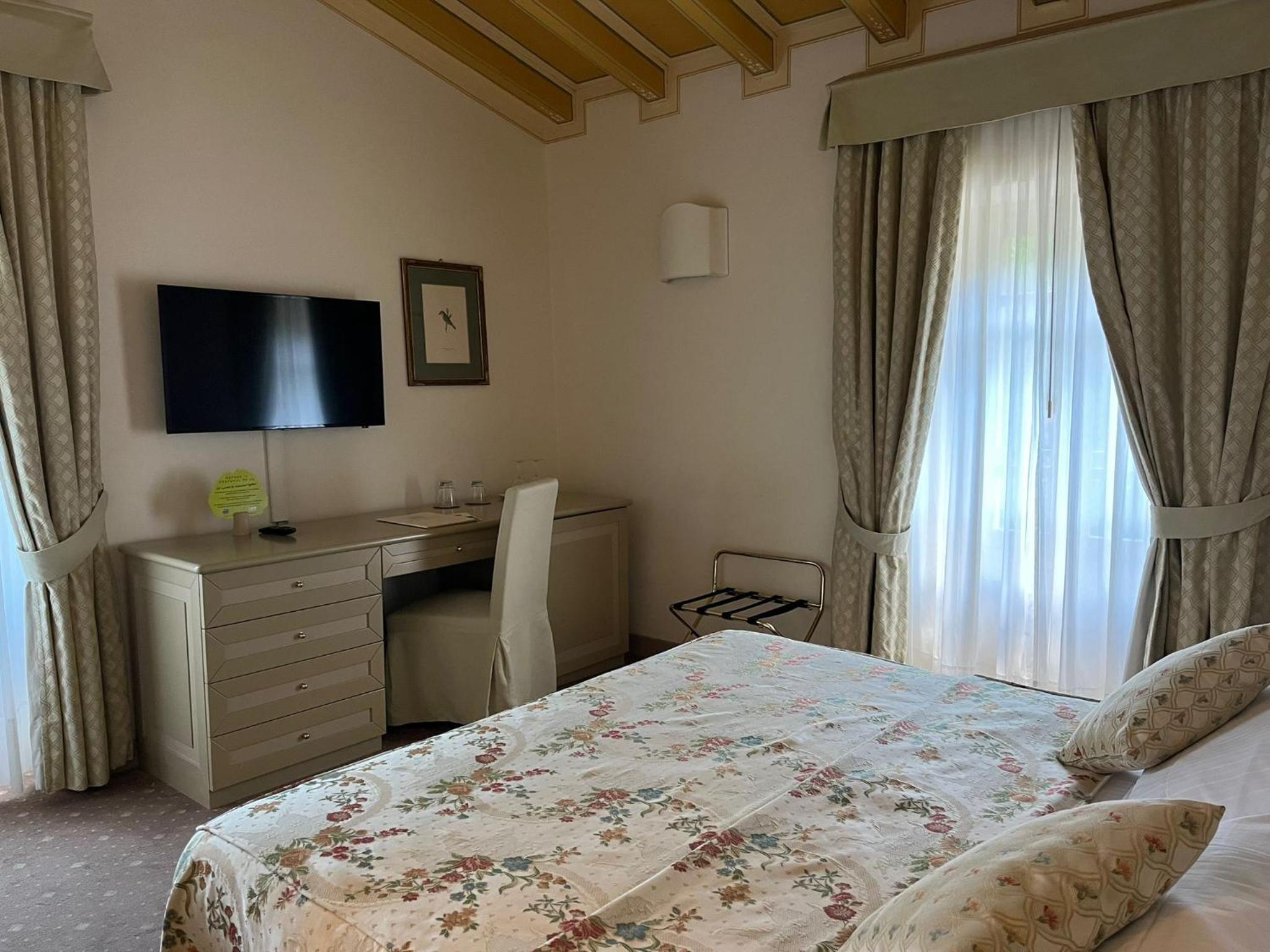 Standard Double or Twin Room with Garden View photo 3