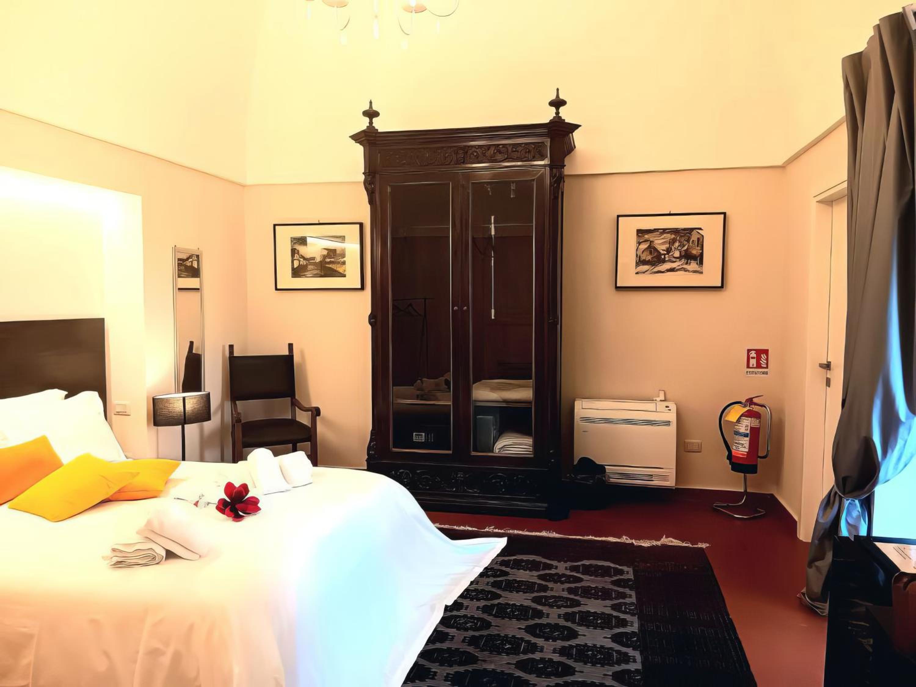 Suite - Photo 16