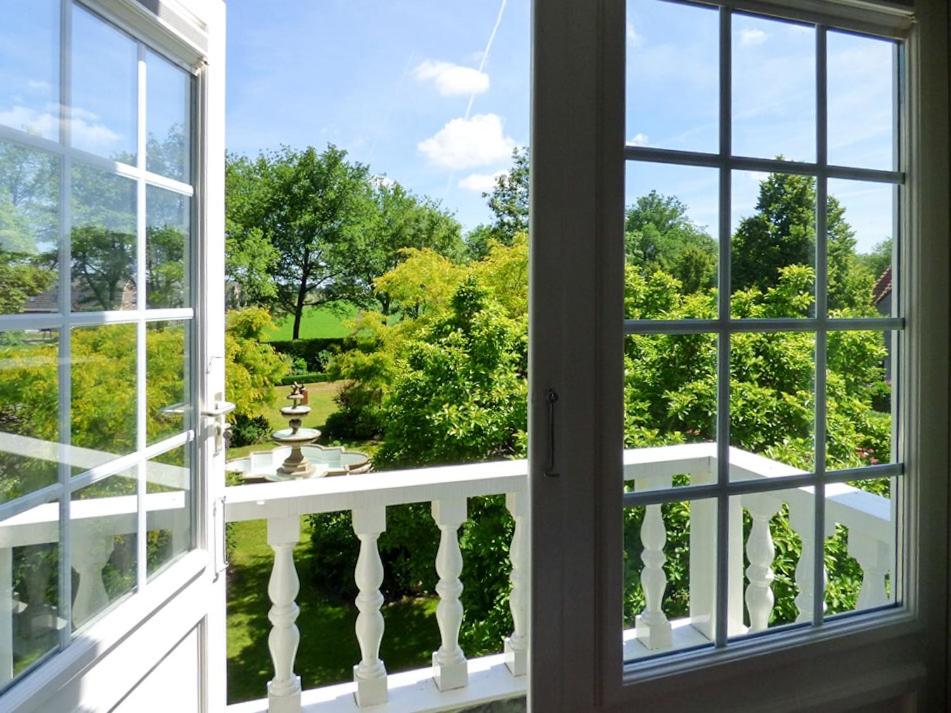 Queen Room with Balcony photo 2