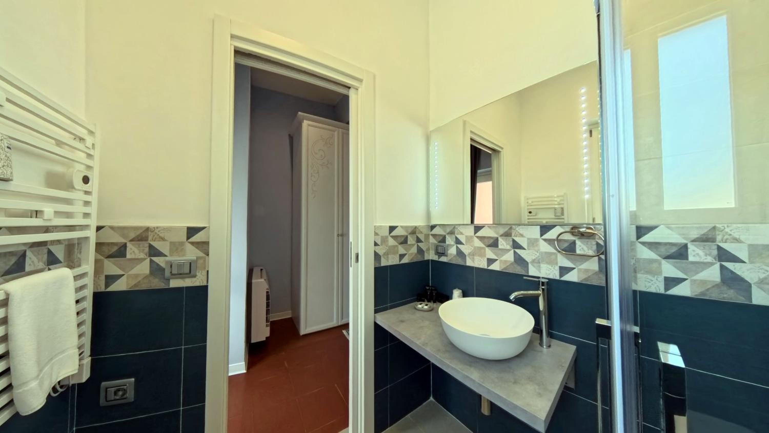 Standard Double Room - Photo 14