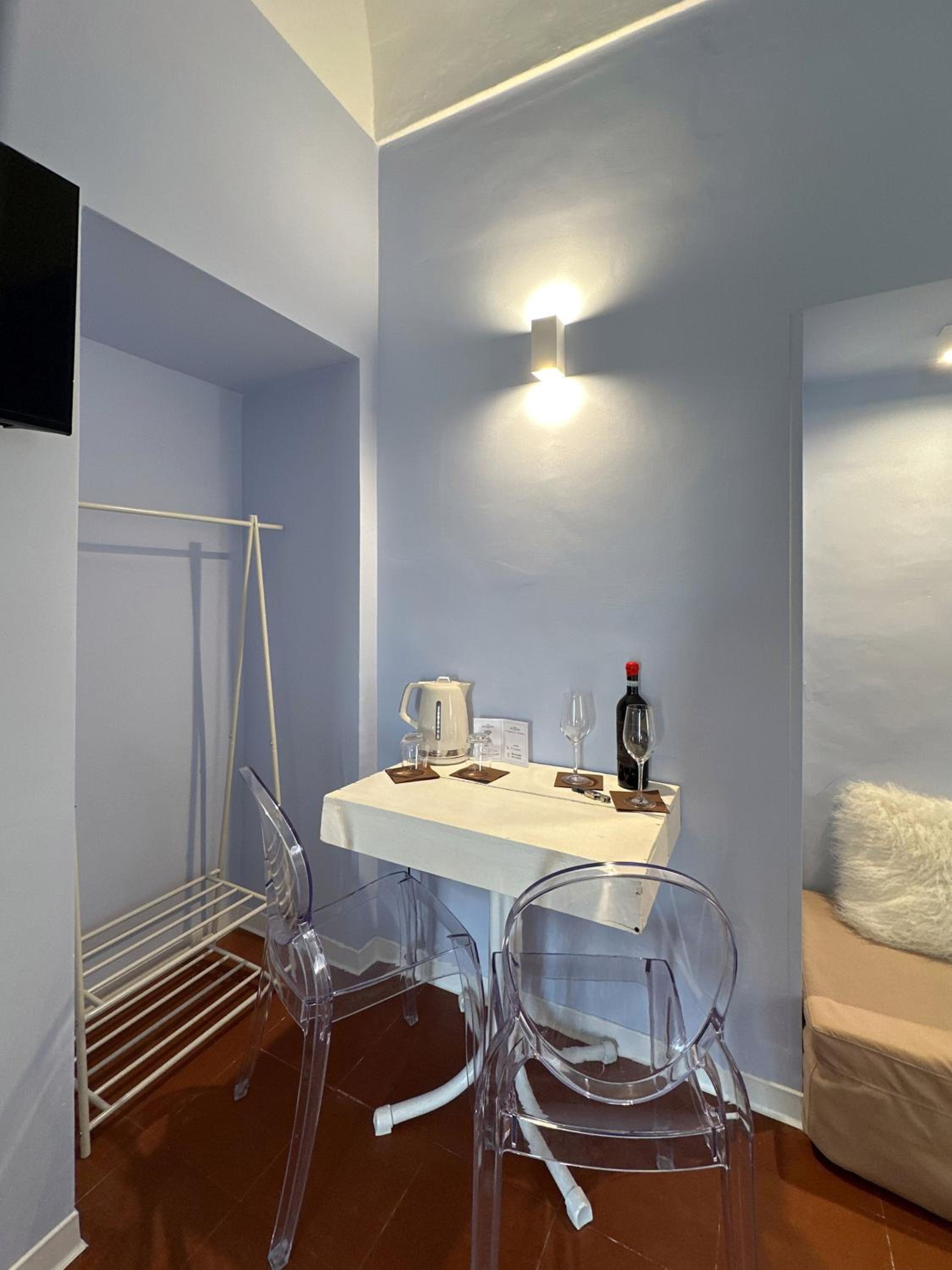 Standard Double Room - Photo 8