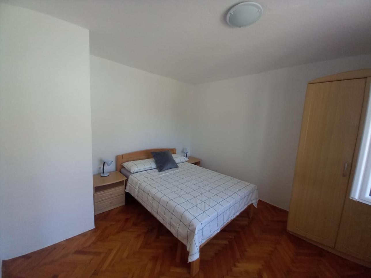 Basic Triple Room with Shared Bathroom photo 1
