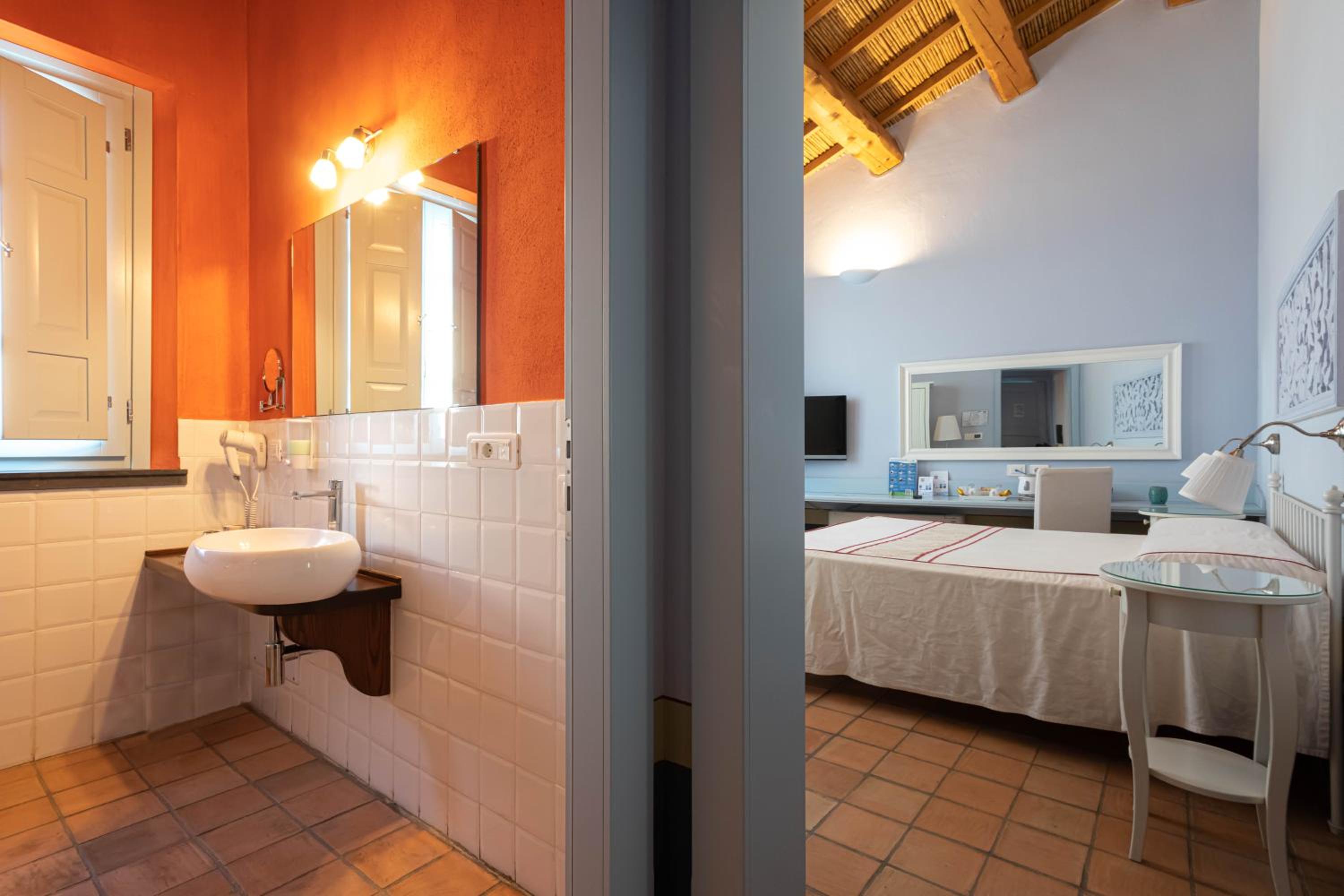 Classic Double Room - Photo 6