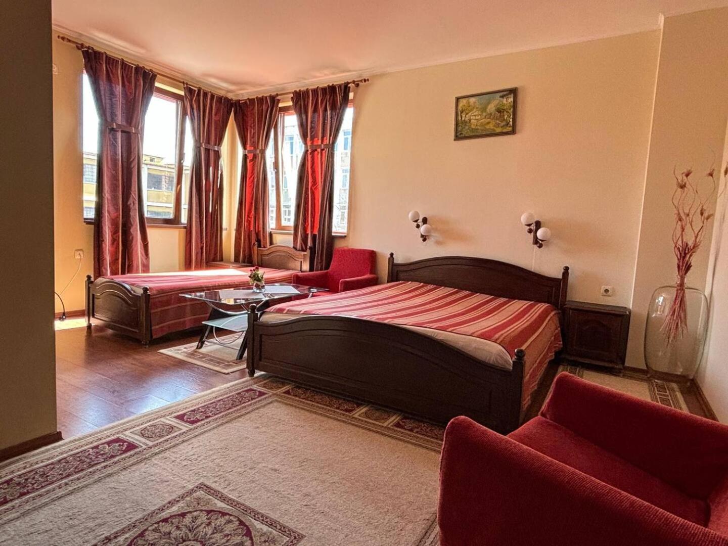 Large Double Room photo 3