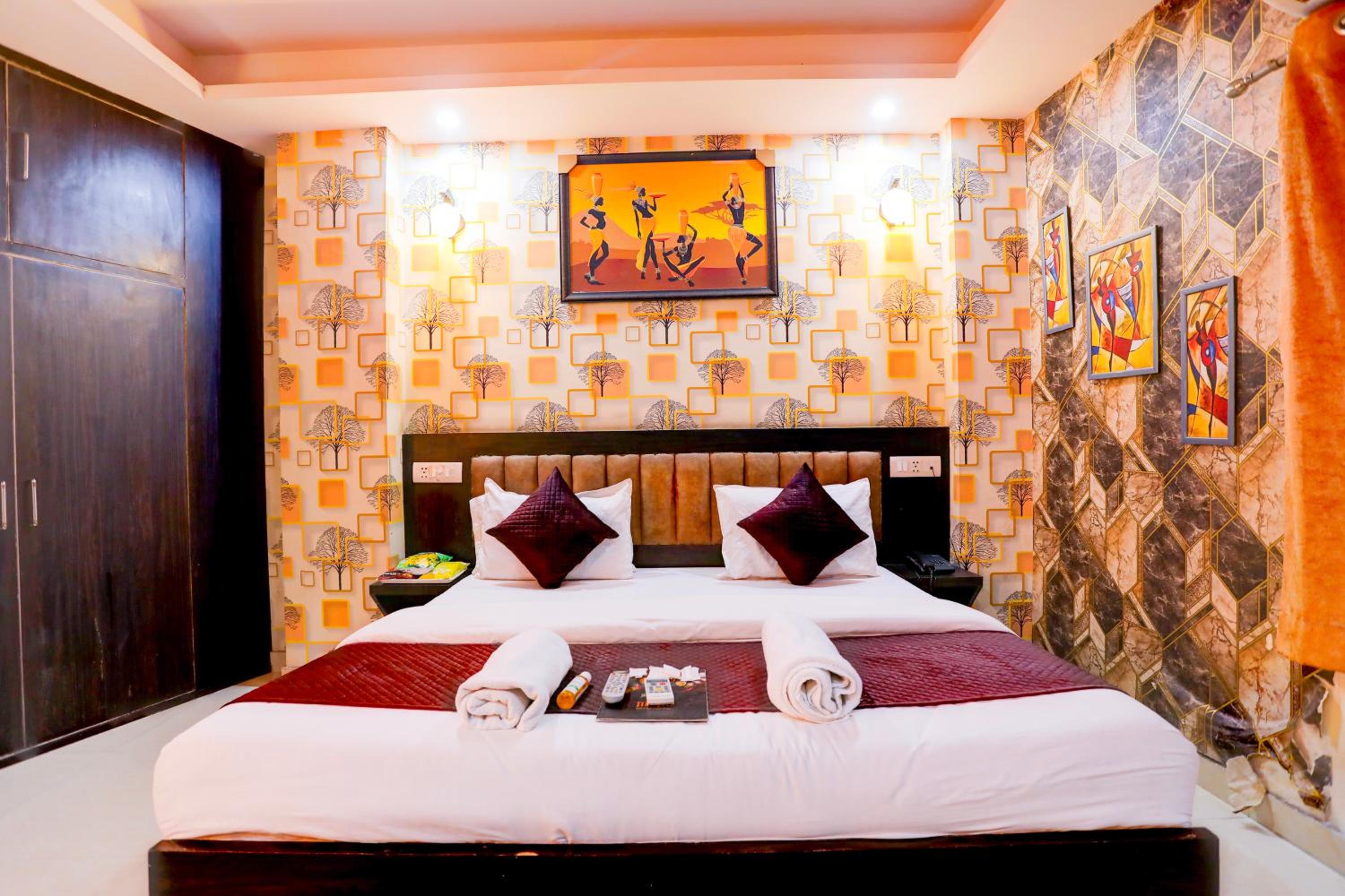 Deluxe Double Room (2 Adults + 1 Child)