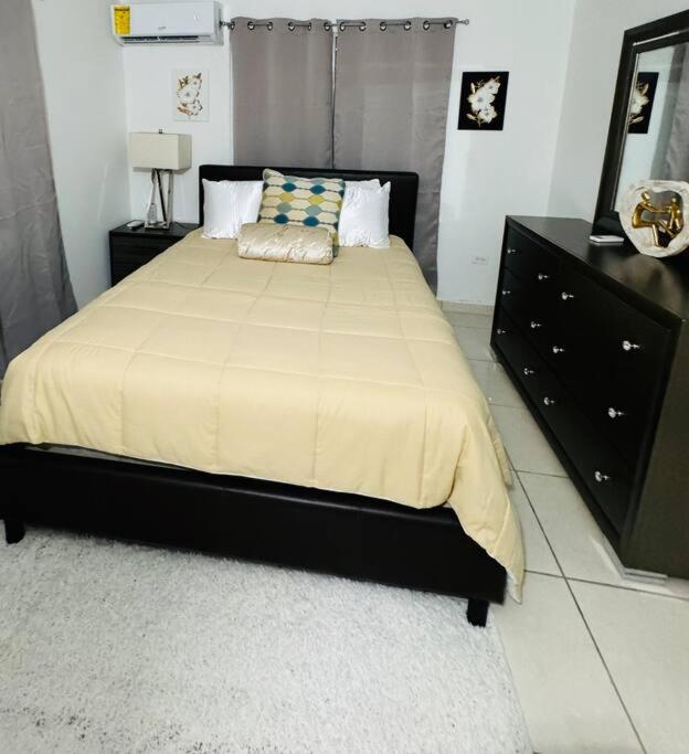 Four-Bedroom House photo 2