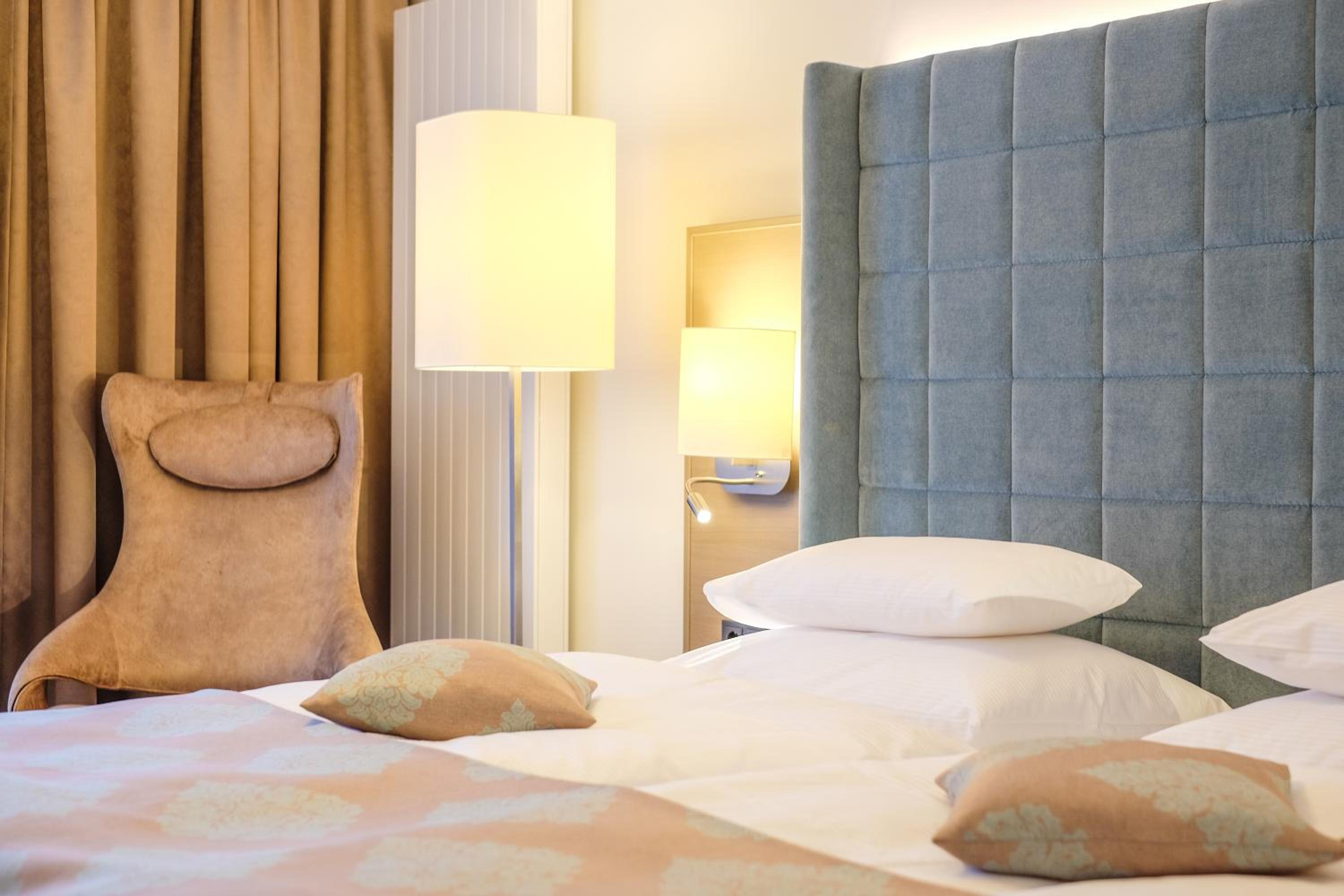 Double Room Parkallee with Park View - Photo 3