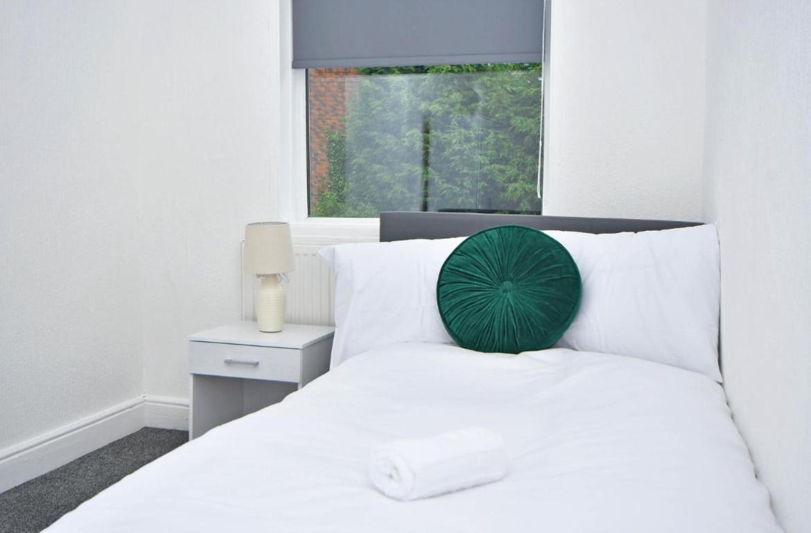 Three-Bedroom Apartment photo 1