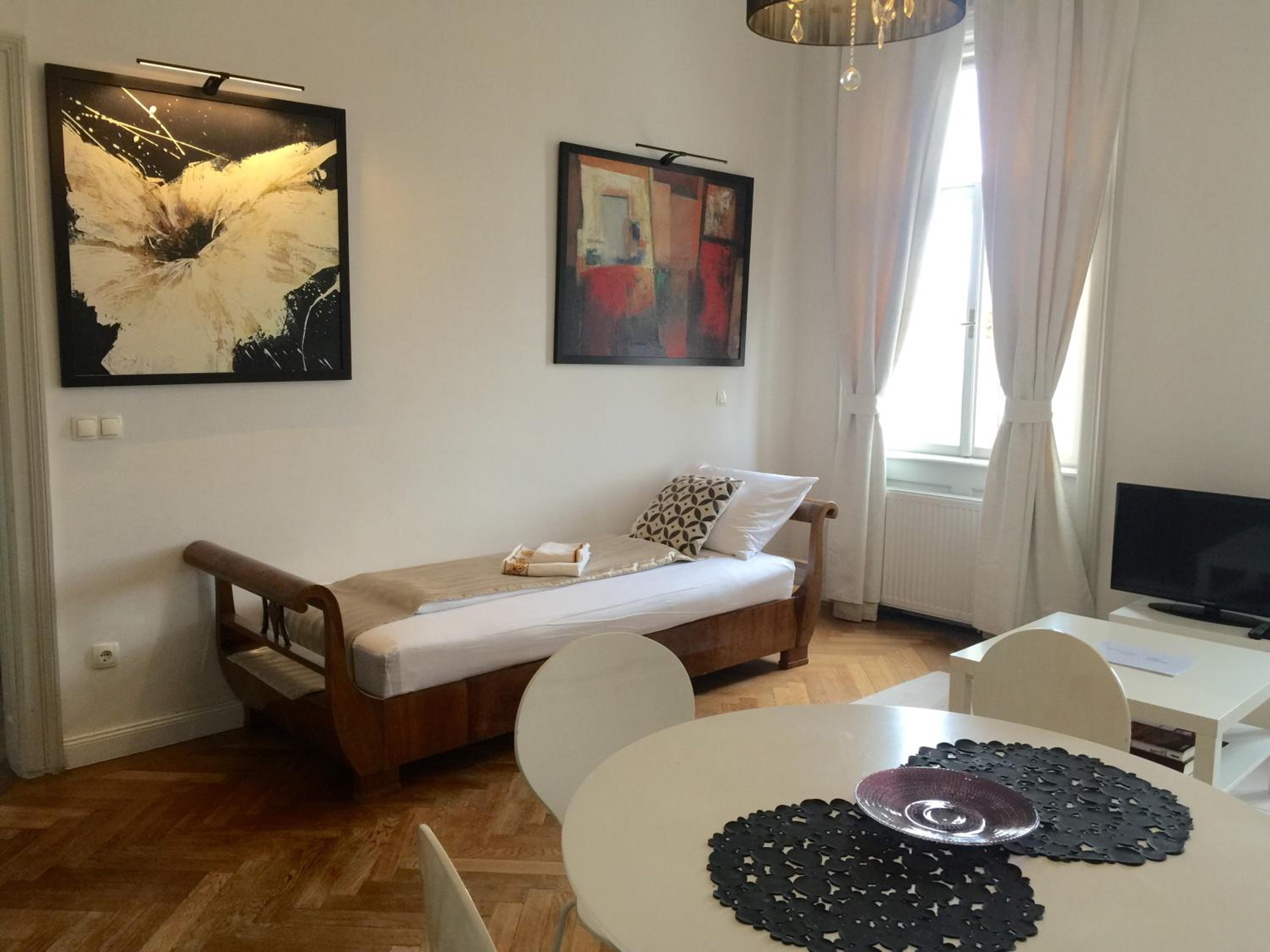 One-Bedroom Apartment Top 16