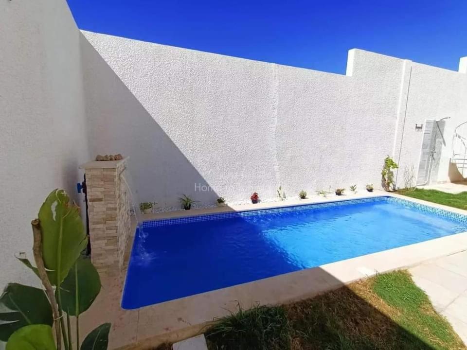 Villa photo 1