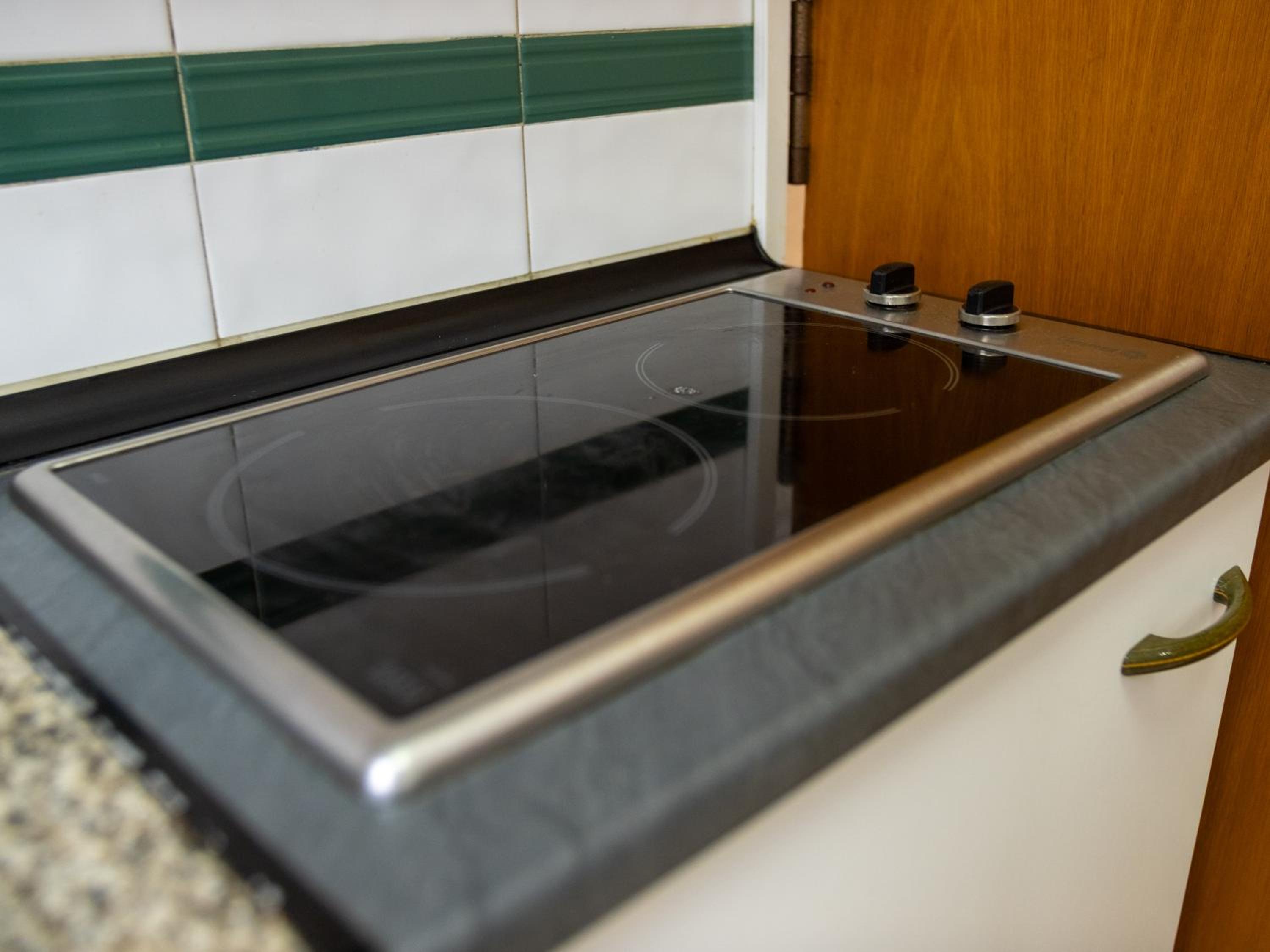 Two-Bedroom Apartment (4-6 Adults) - Photo 14