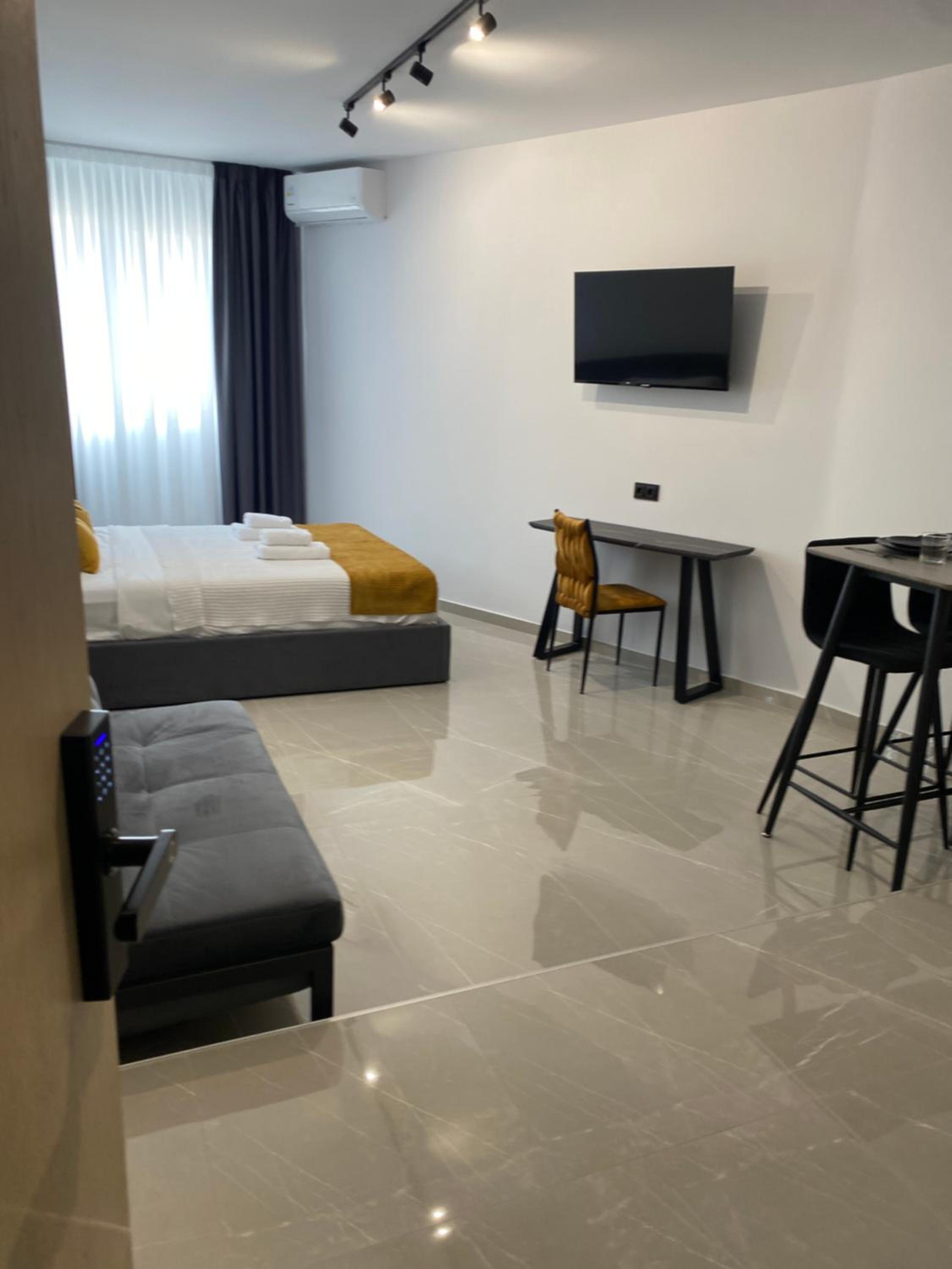 Deluxe Family Room