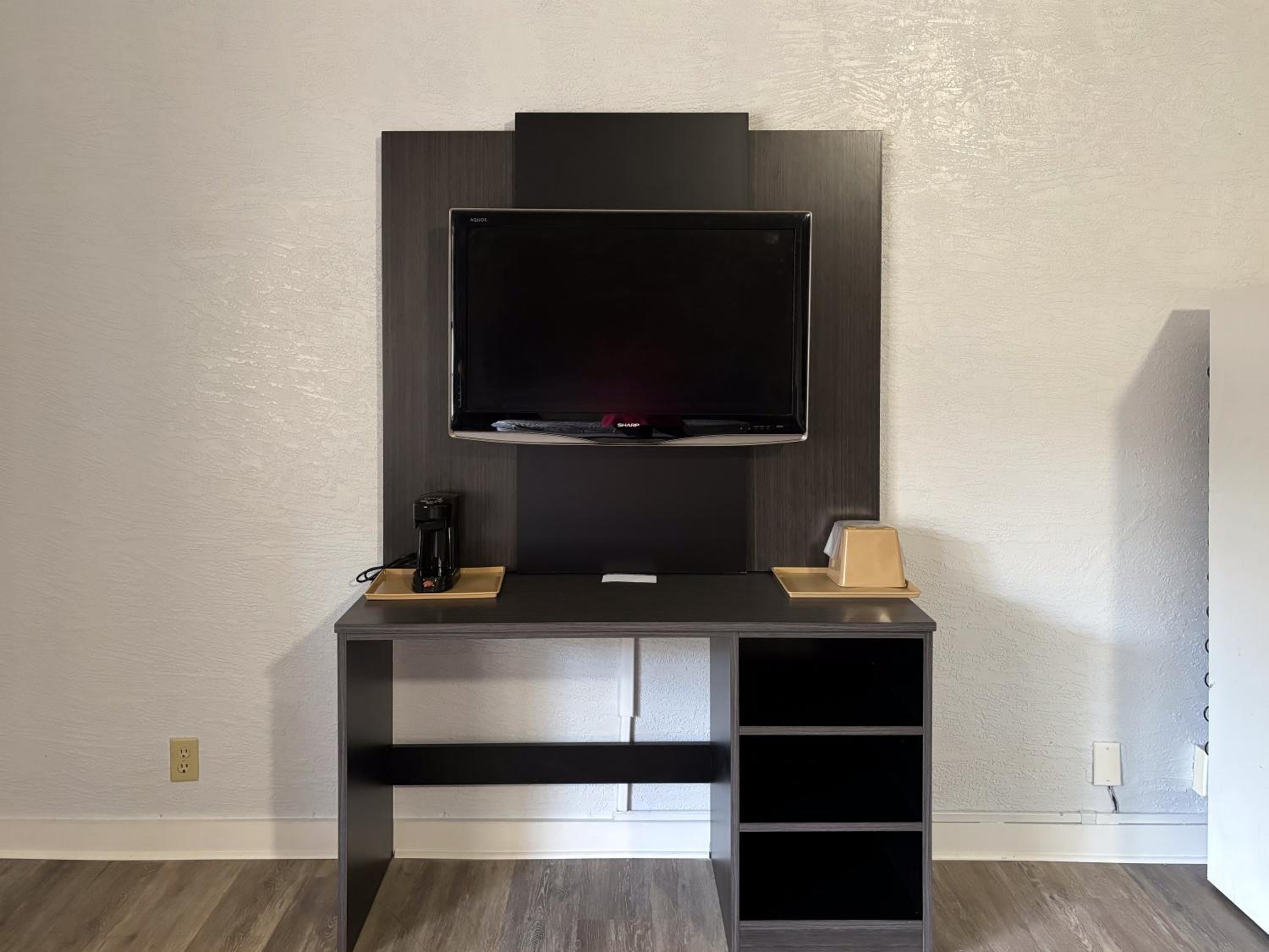 Superior King Suite - Non-Smoking - Photo 1