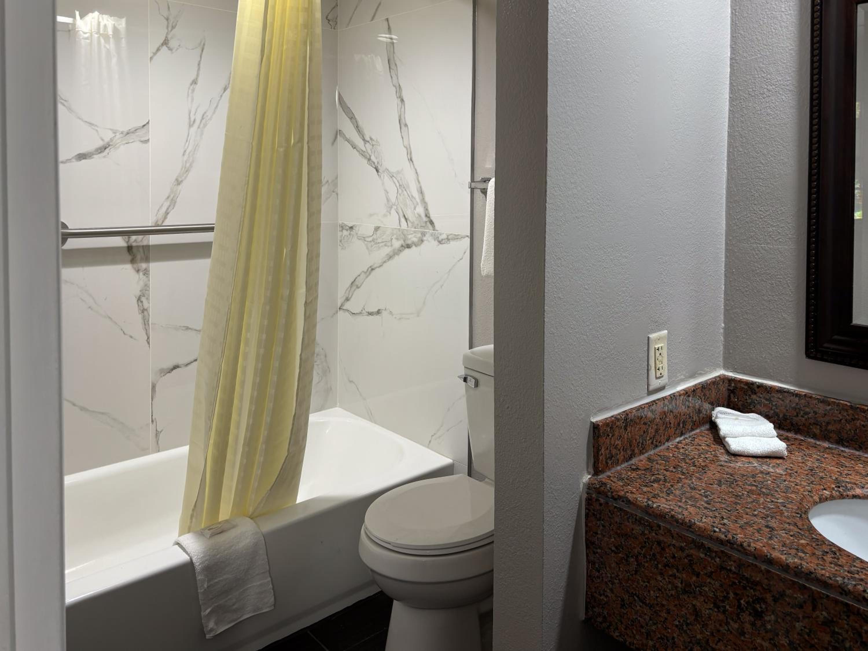 Superior King Suite - Non-Smoking - Photo 5